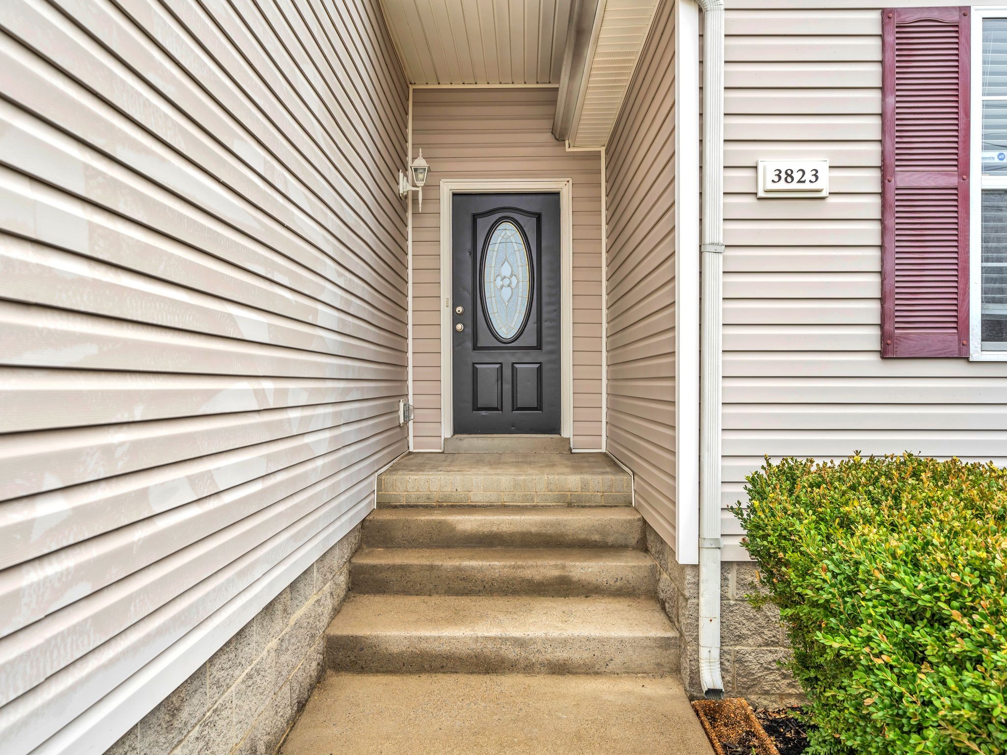 3823 Angelise Ln, NE