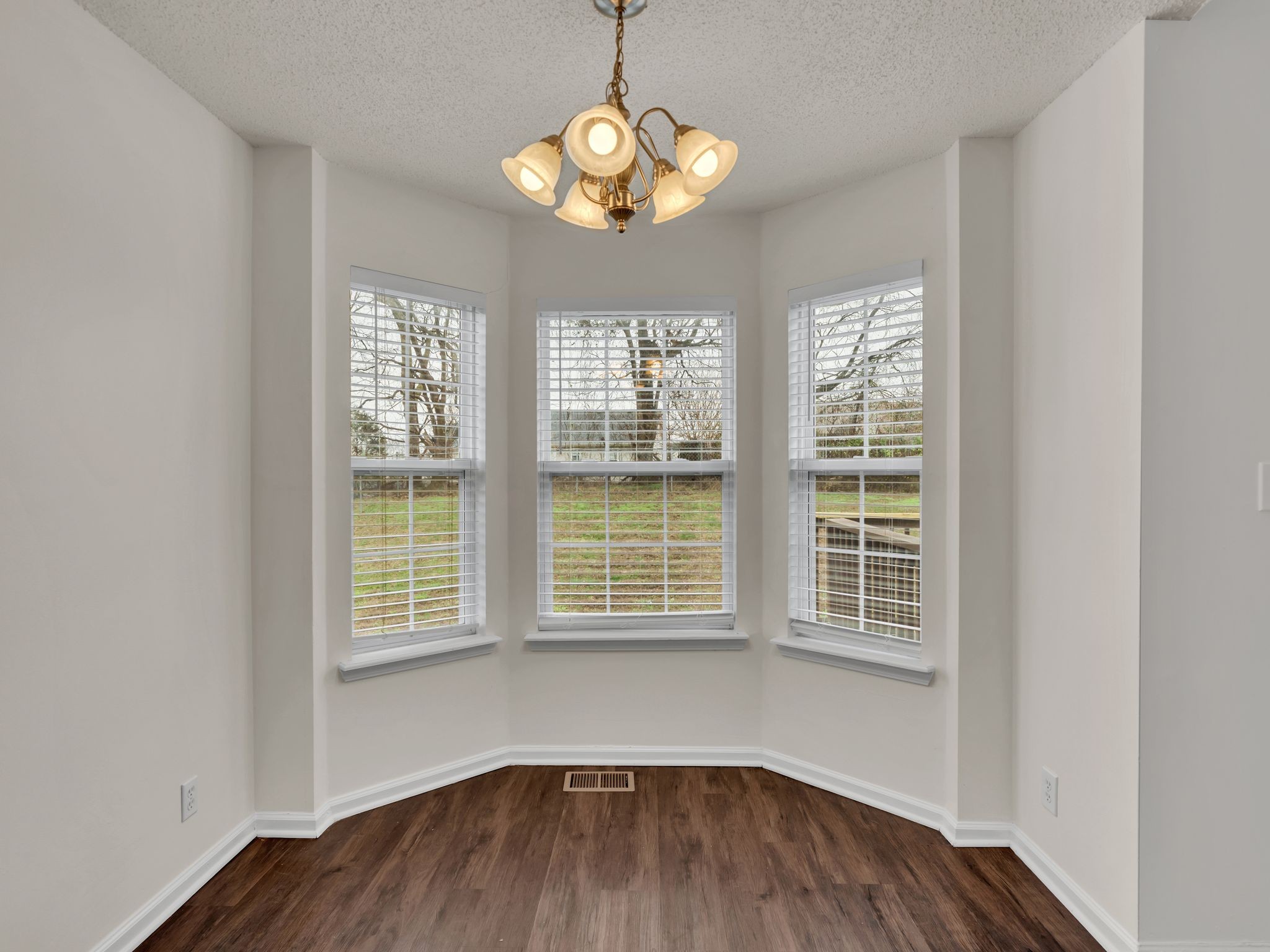 3823 Angelise Ln, NE