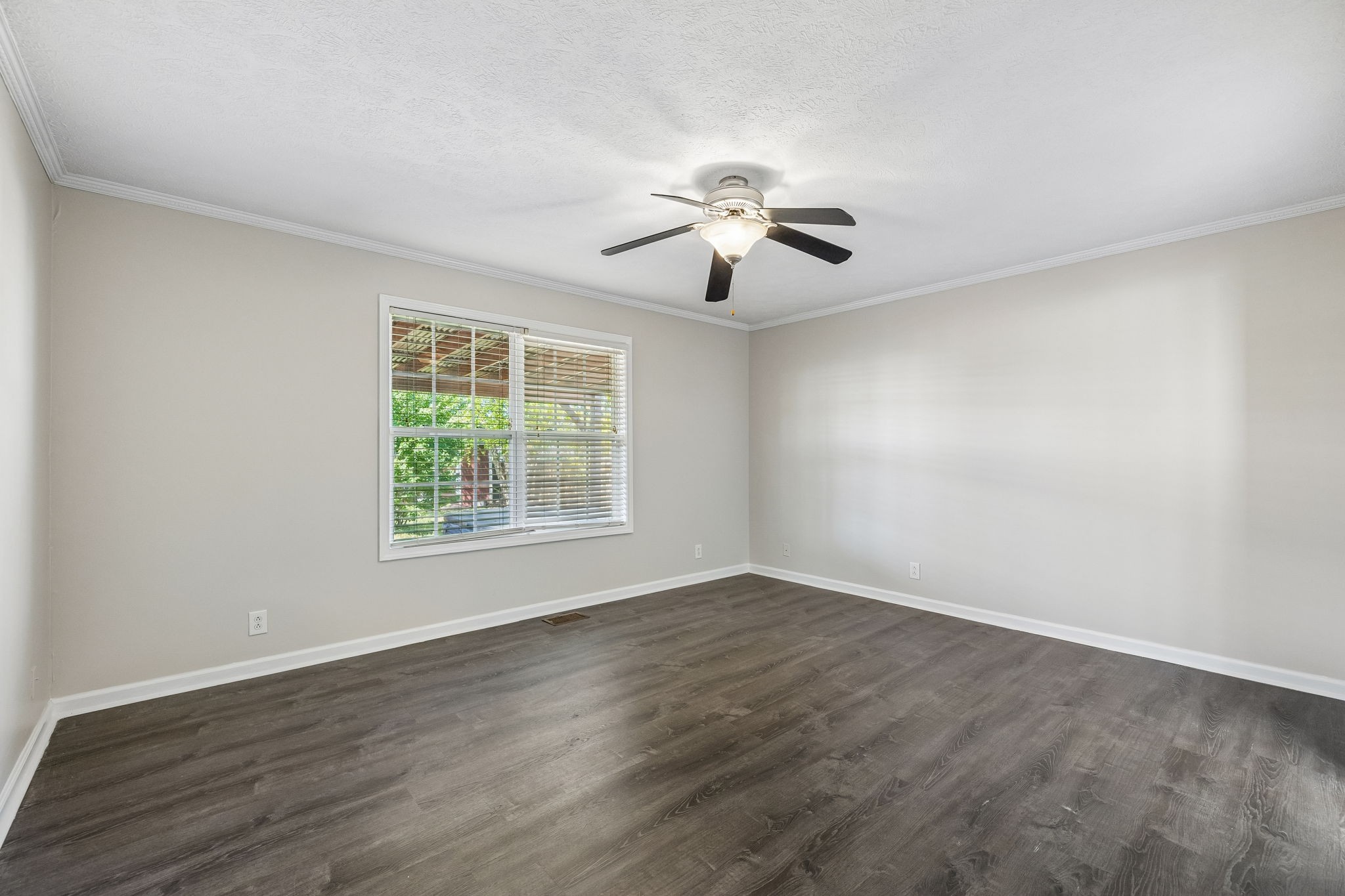 1437 Cedar Springs Cir