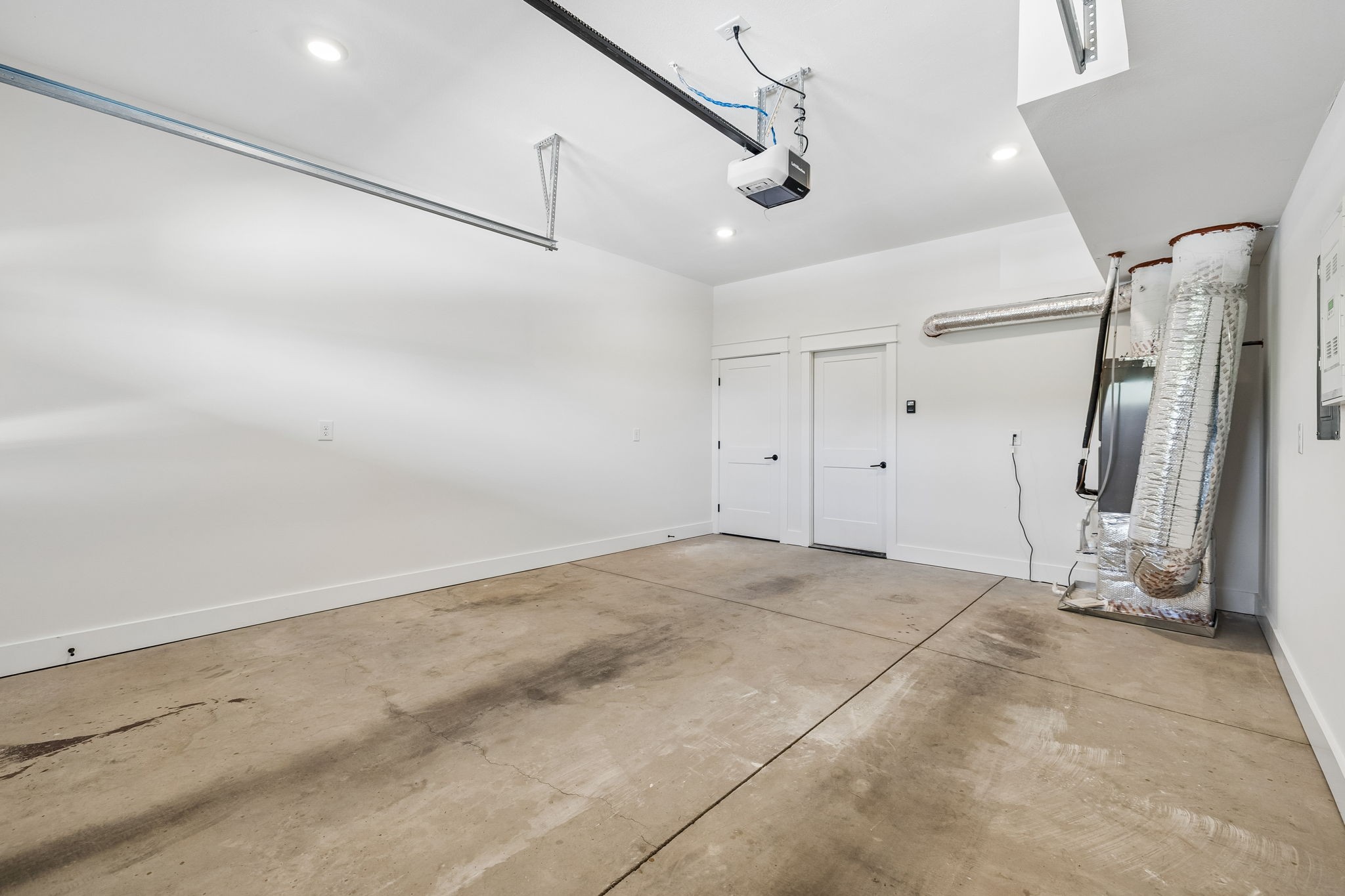 41 W High St Unit: D8