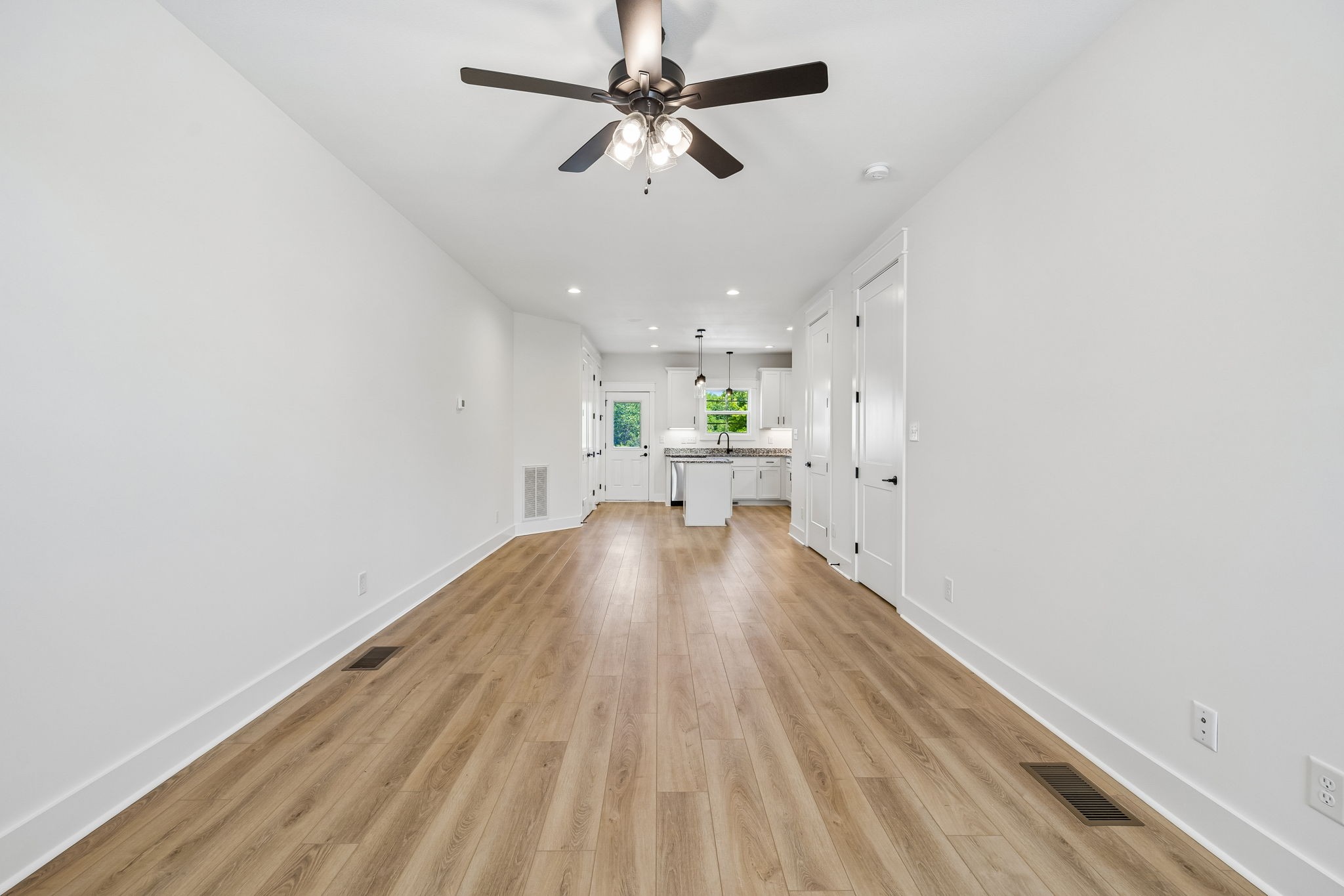 41 W High St Unit: D8