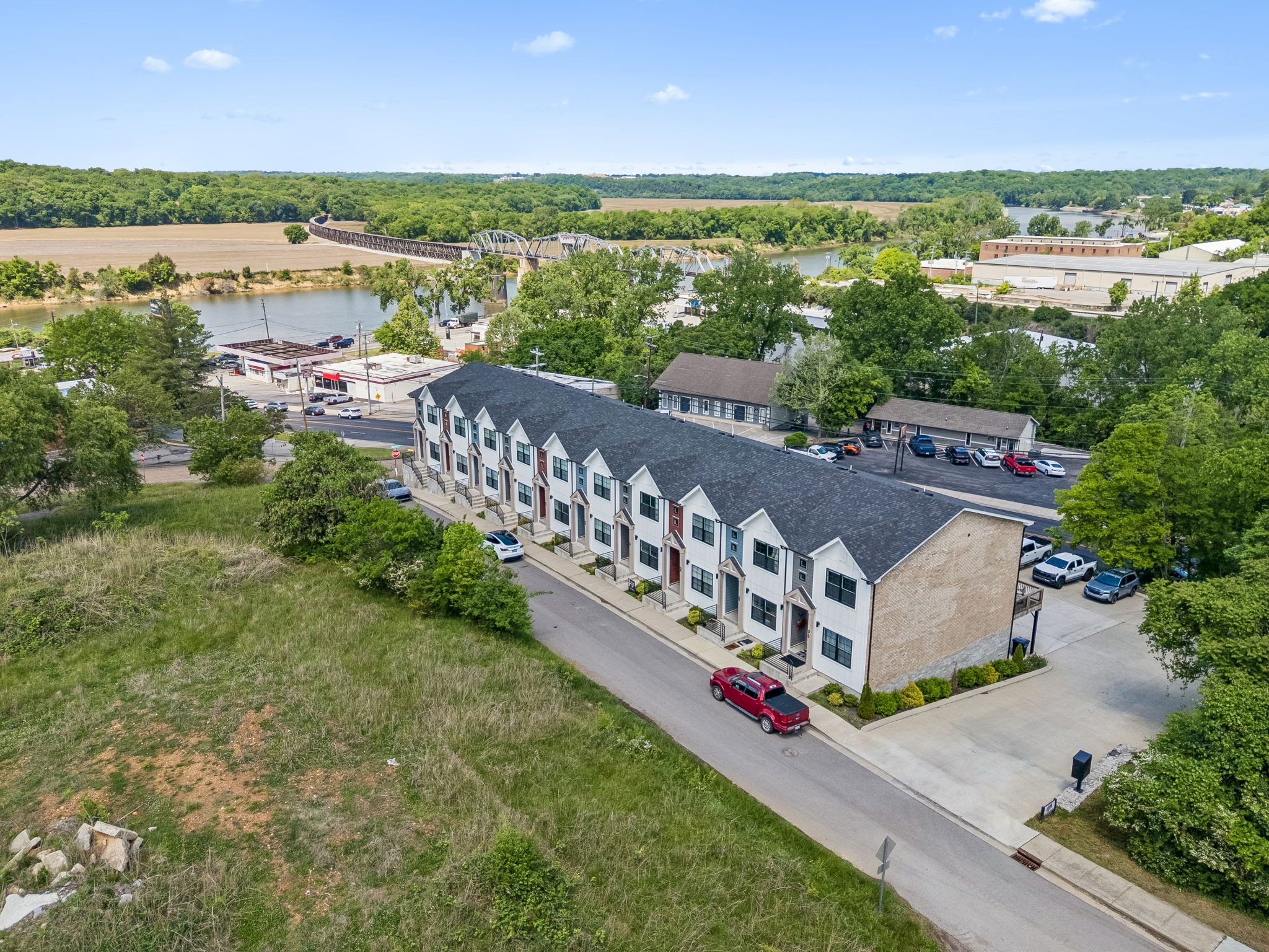 41 W High St Unit: D8