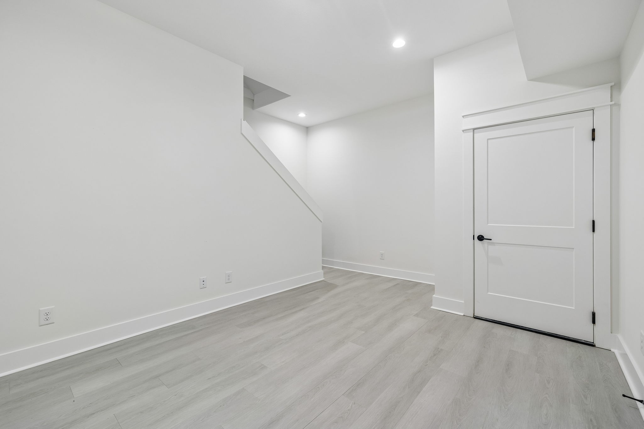 41 W High St Unit: D8