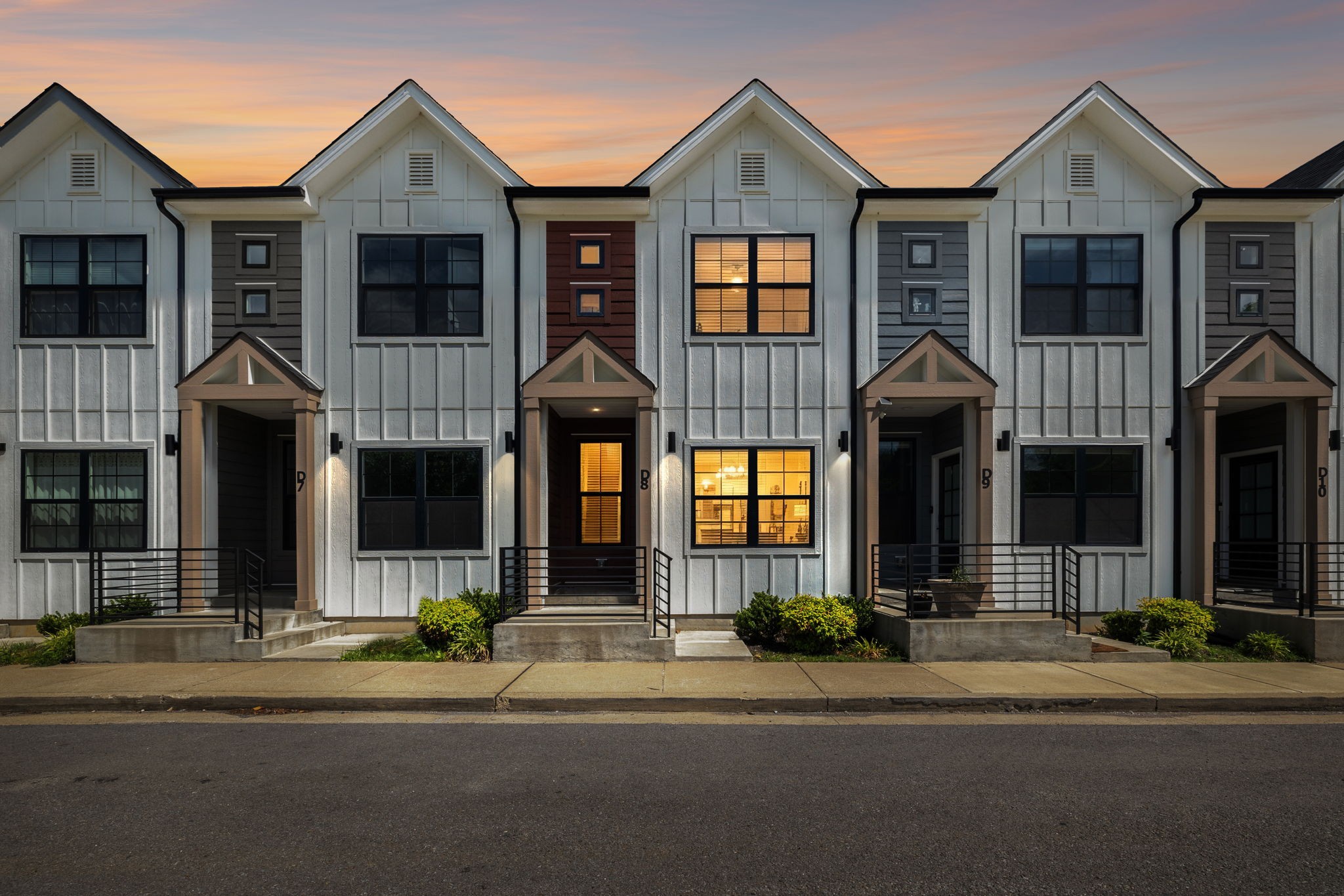 41 W High St Unit: D8