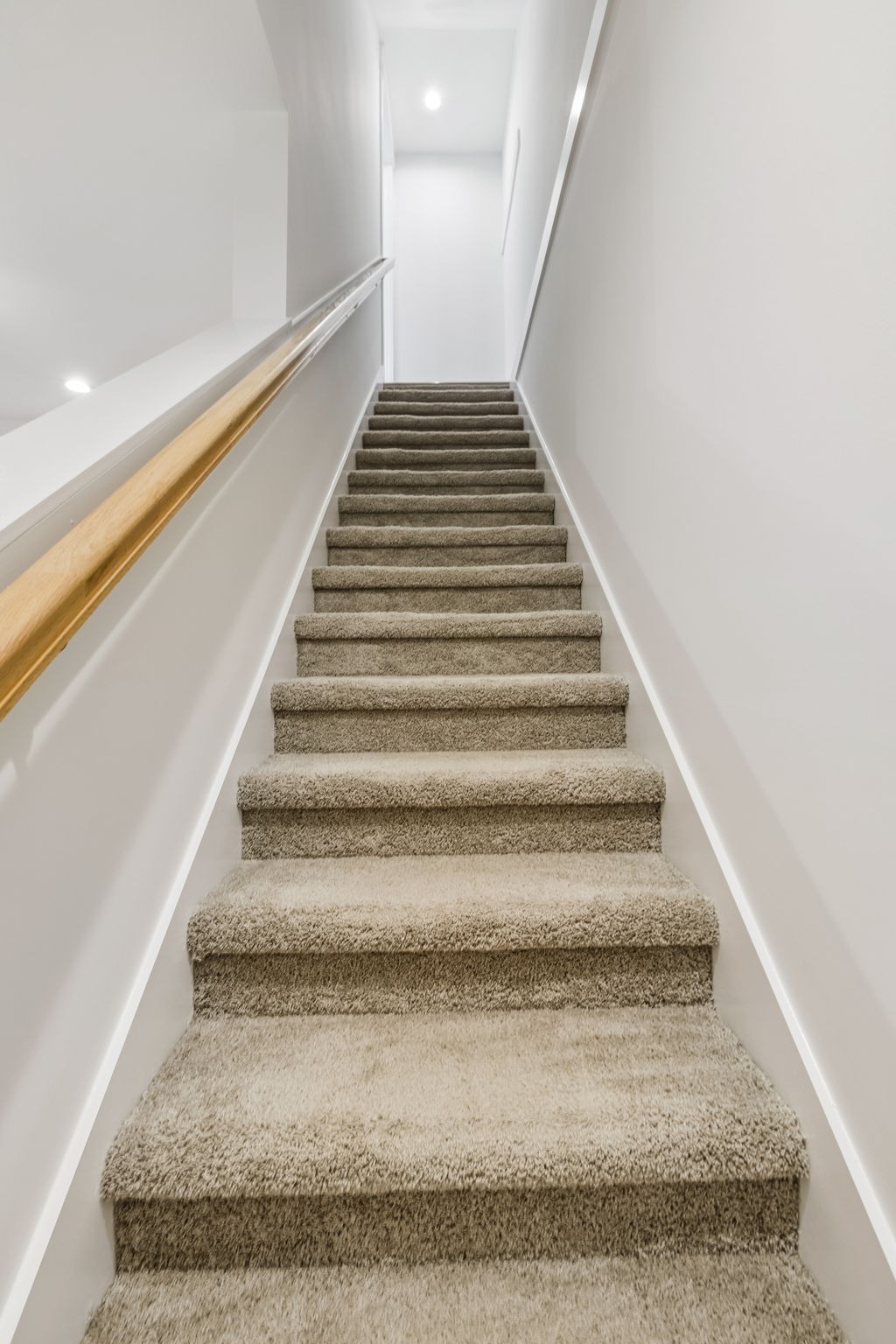 41 W High St Unit: D8