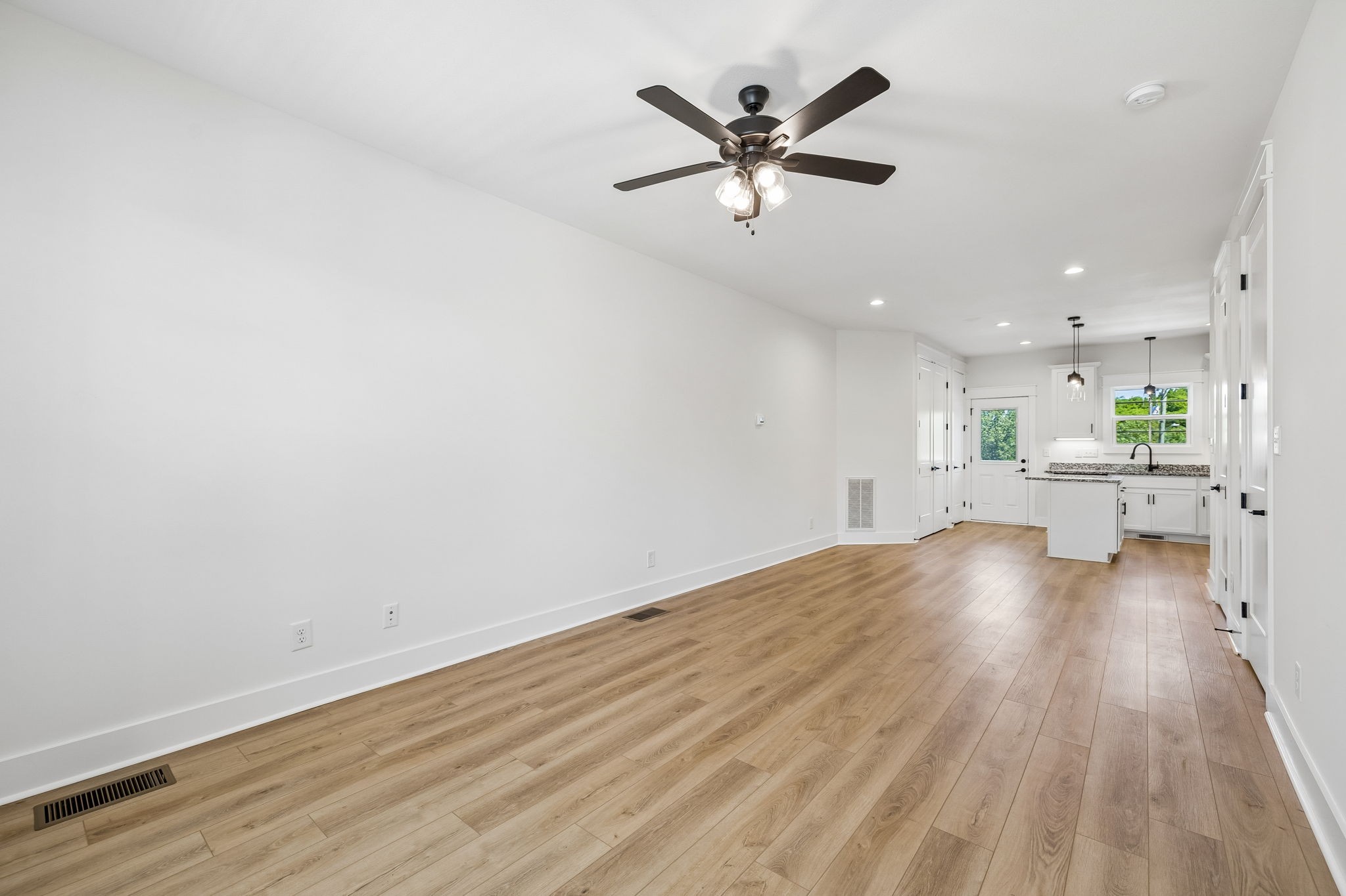 41 W High St Unit: D8