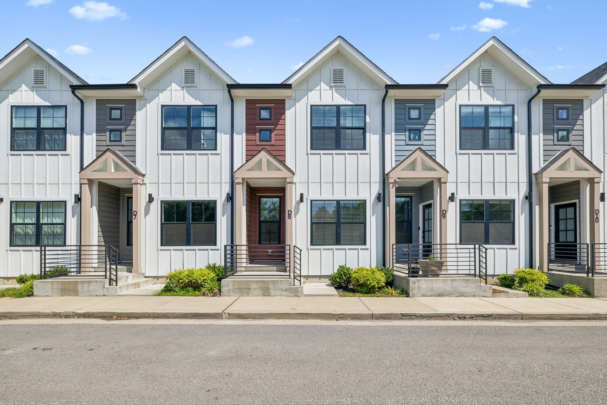 41 W High St Unit: D8