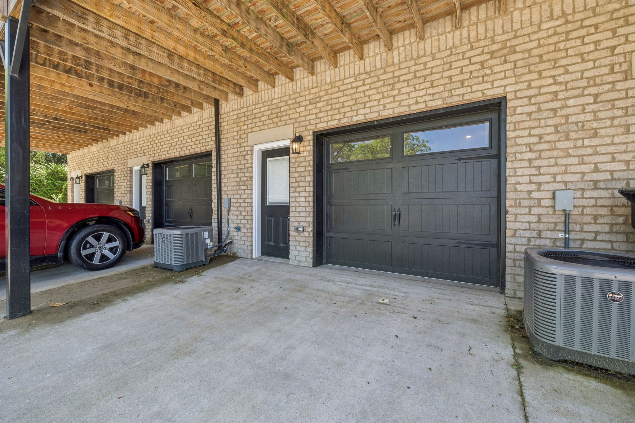 41 W High St Unit: D8