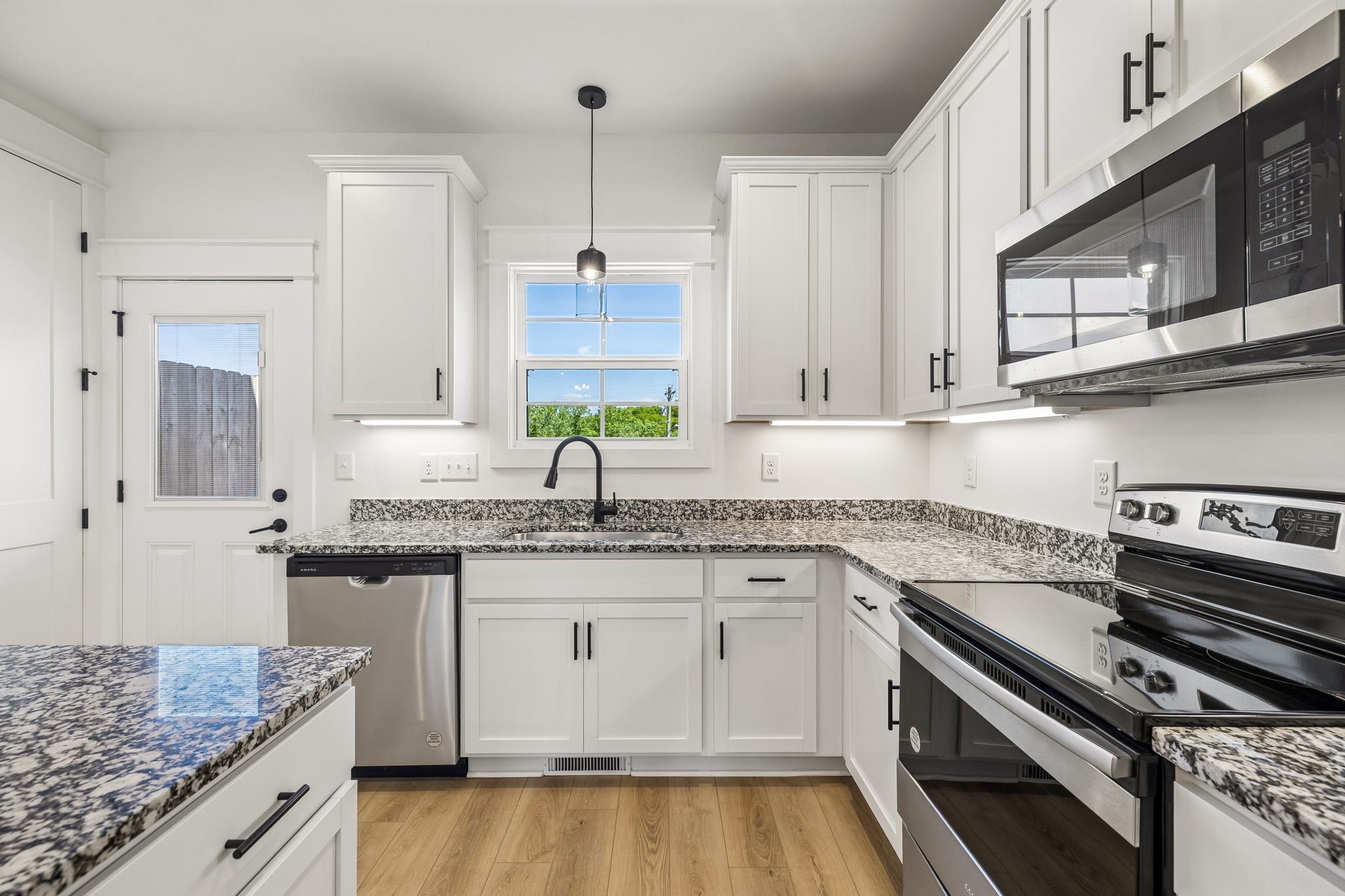 41 W High St Unit: D8