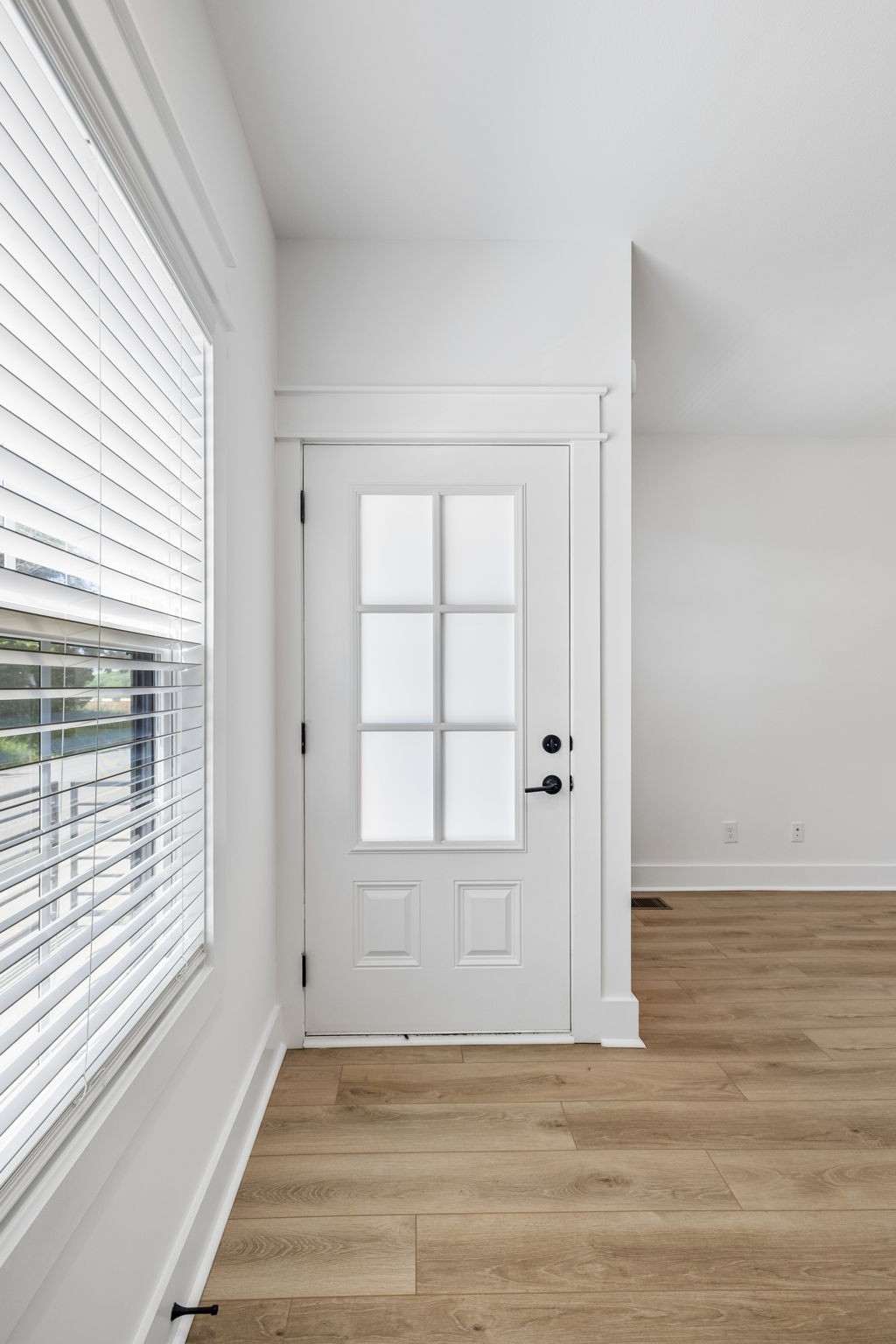 41 W High St Unit: D8