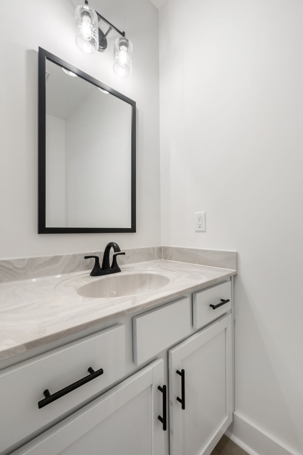 41 W High St Unit: D8