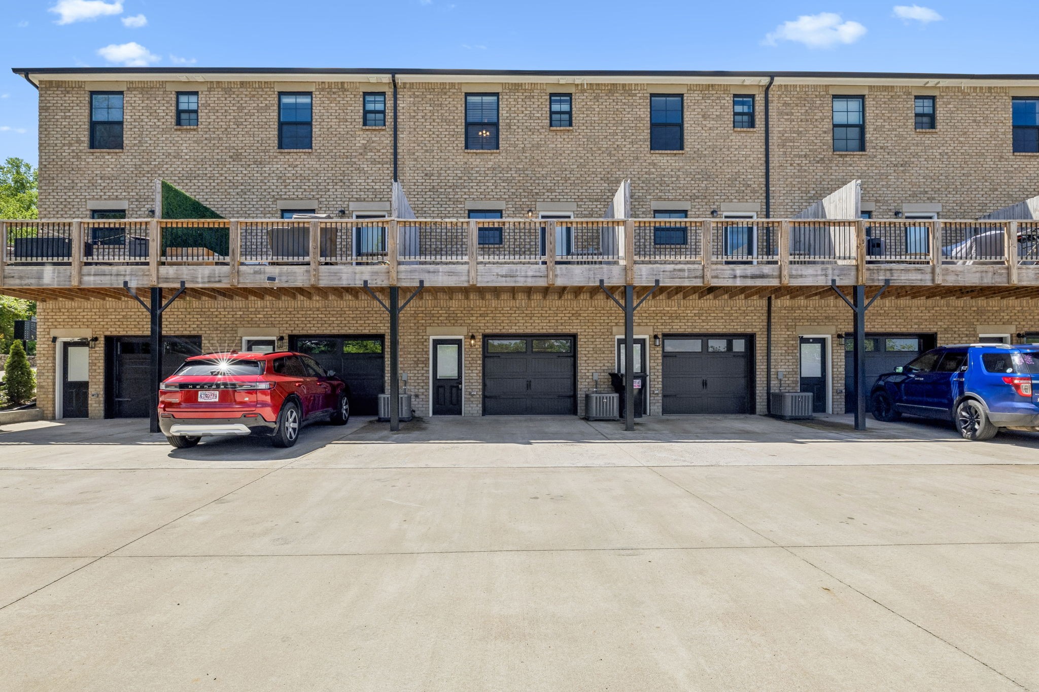 41 W High St Unit: D8