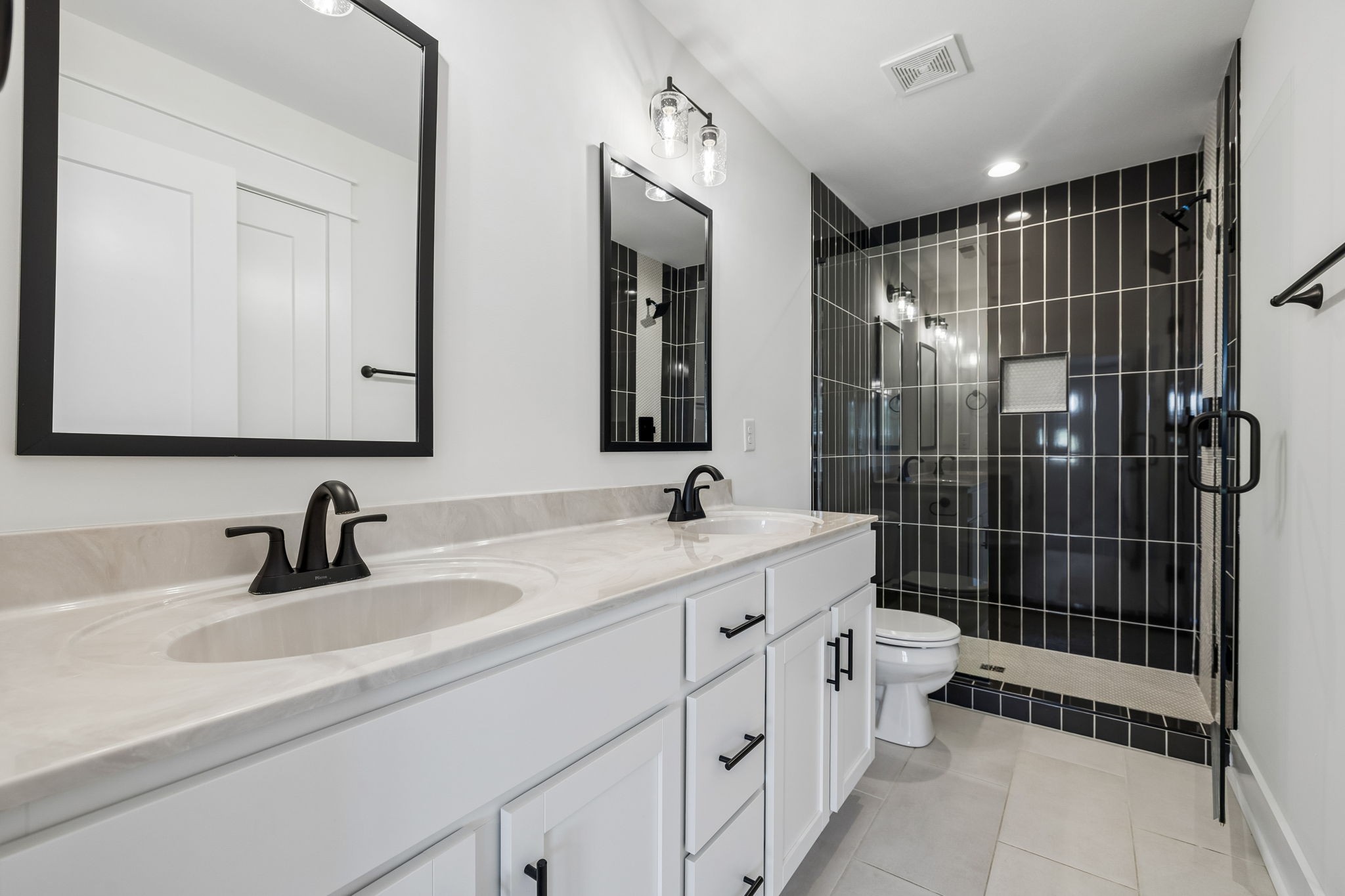 41 W High St Unit: D8