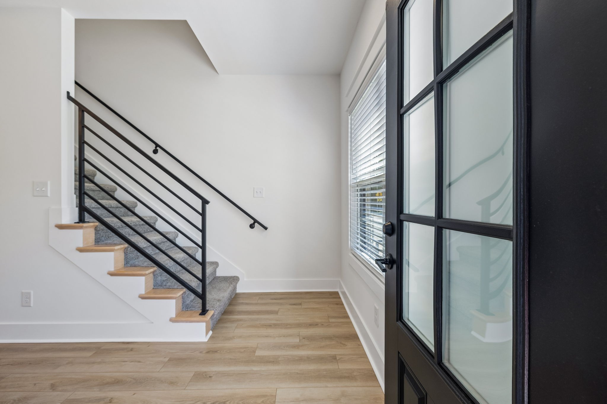 41 W High St Unit: D8