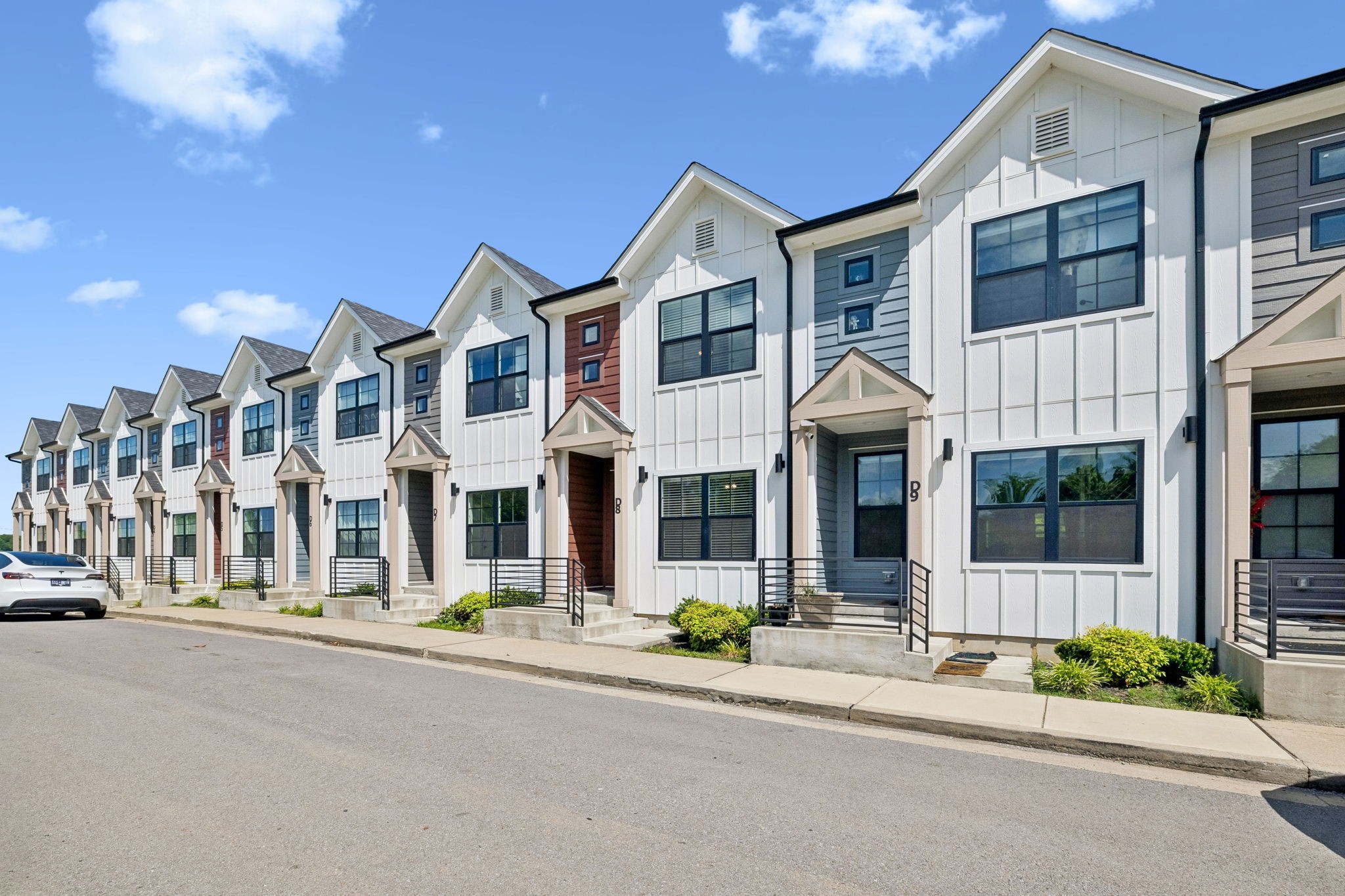 41 W High St Unit: D8