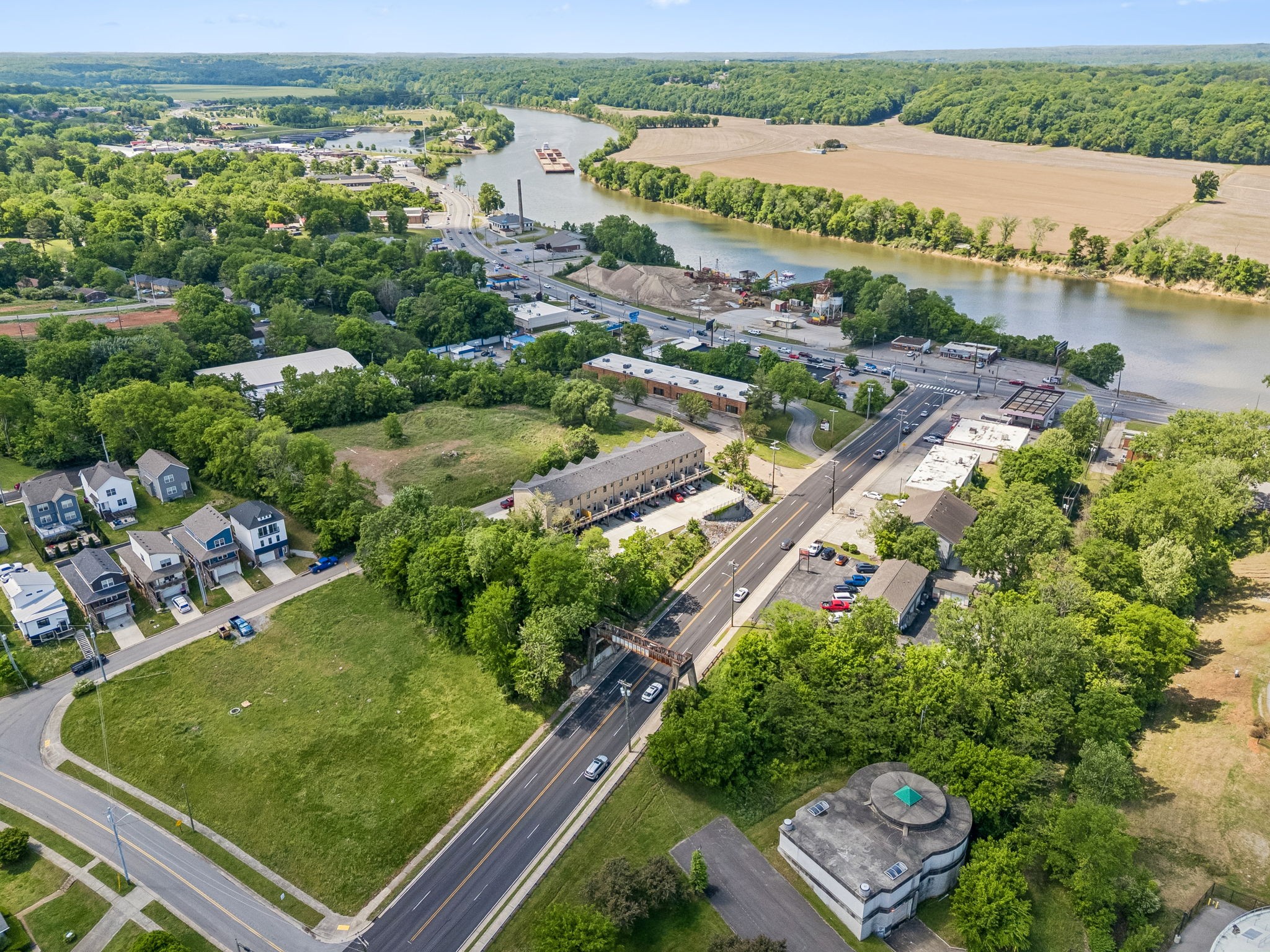 41 W High St Unit: D8