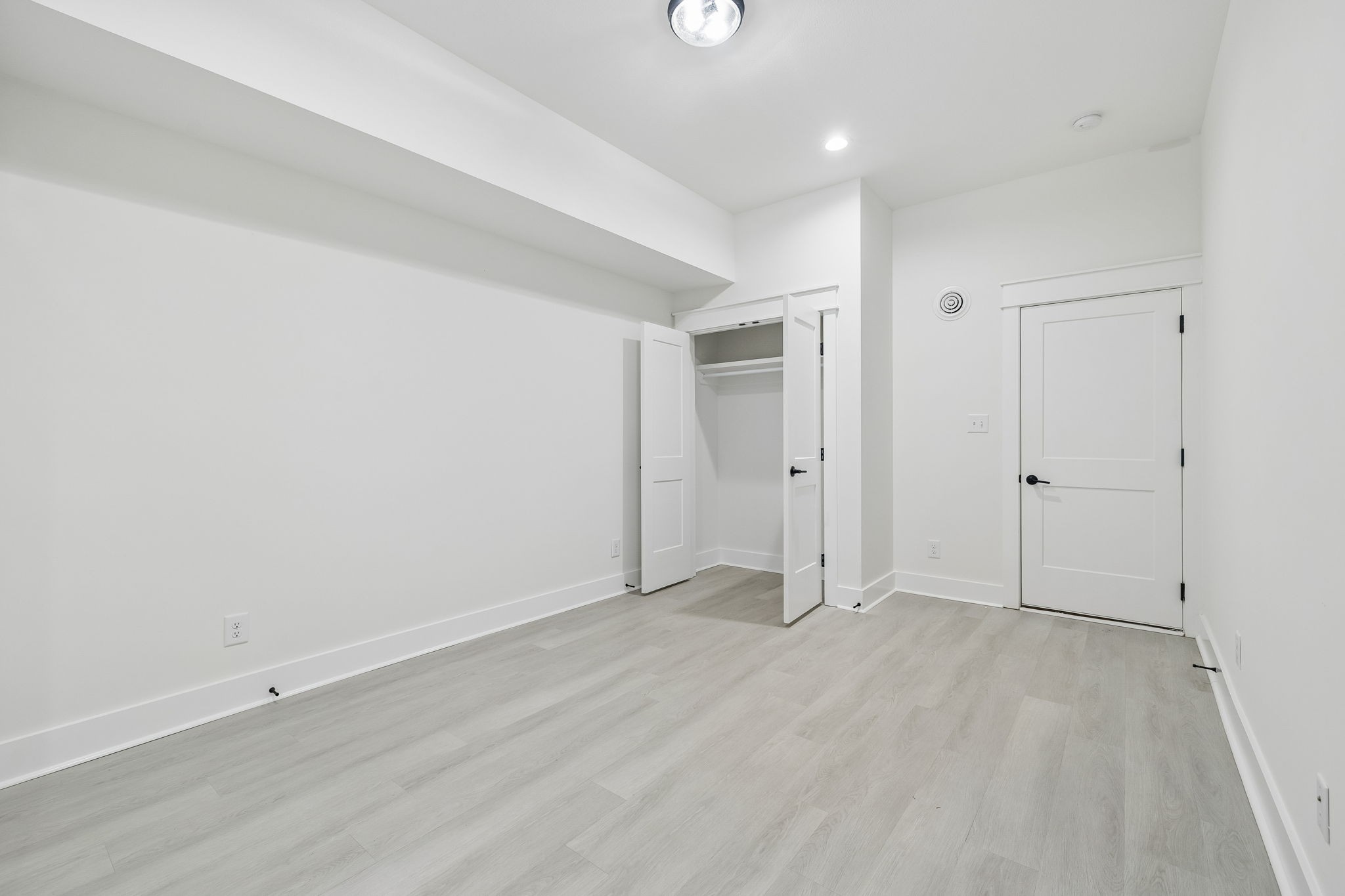 41 W High St Unit: D8