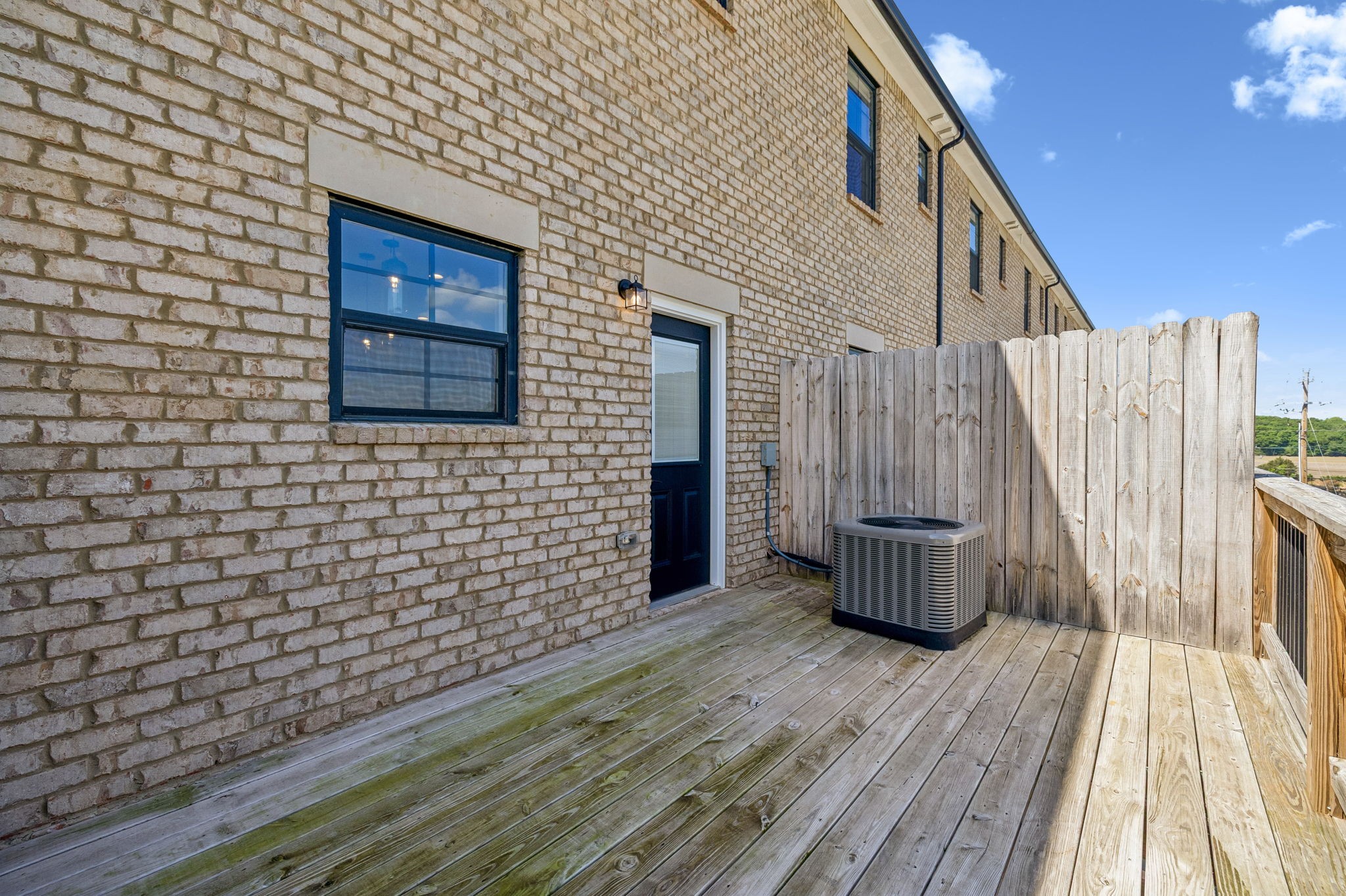 41 W High St Unit: D8