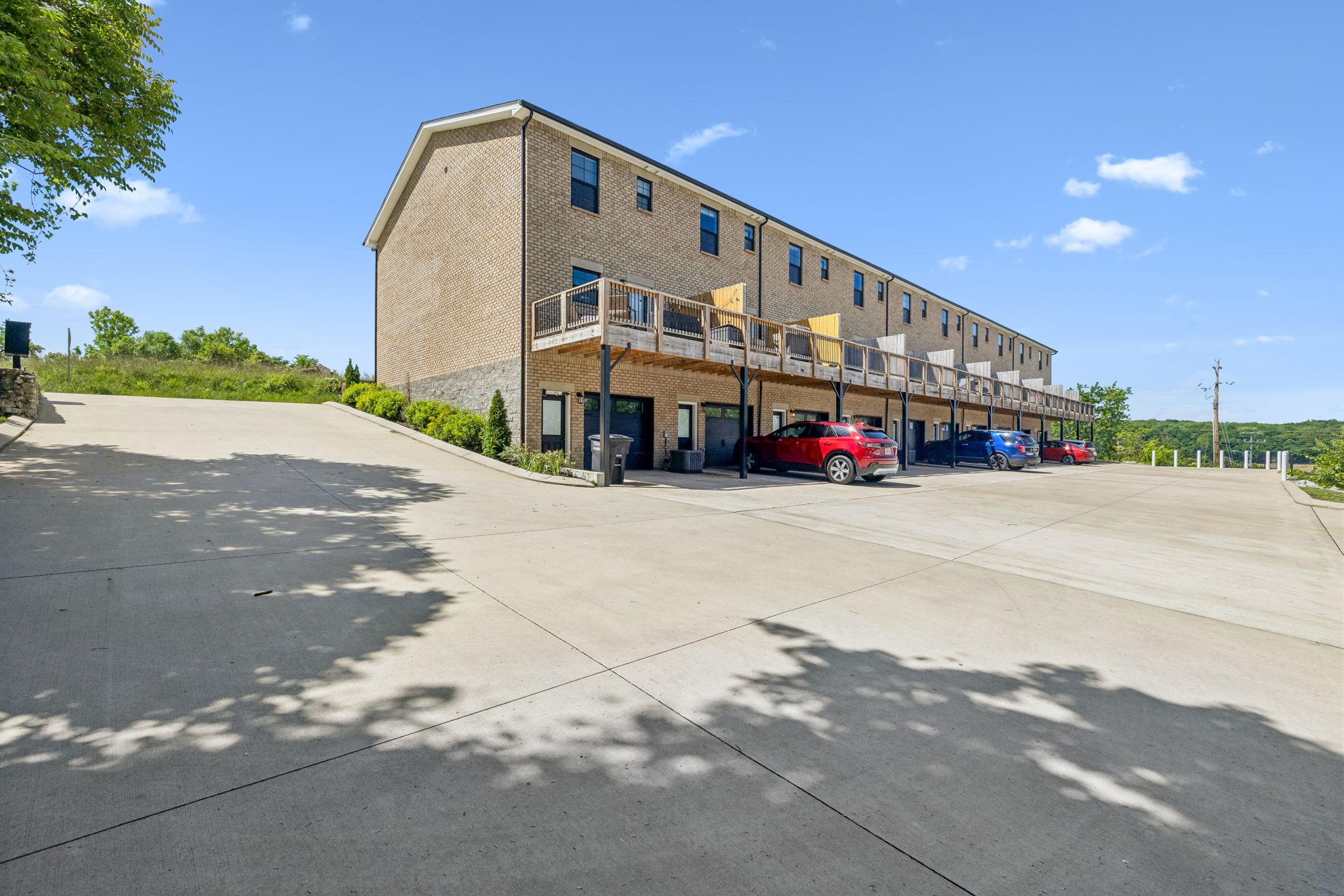 41 W High St Unit: D8