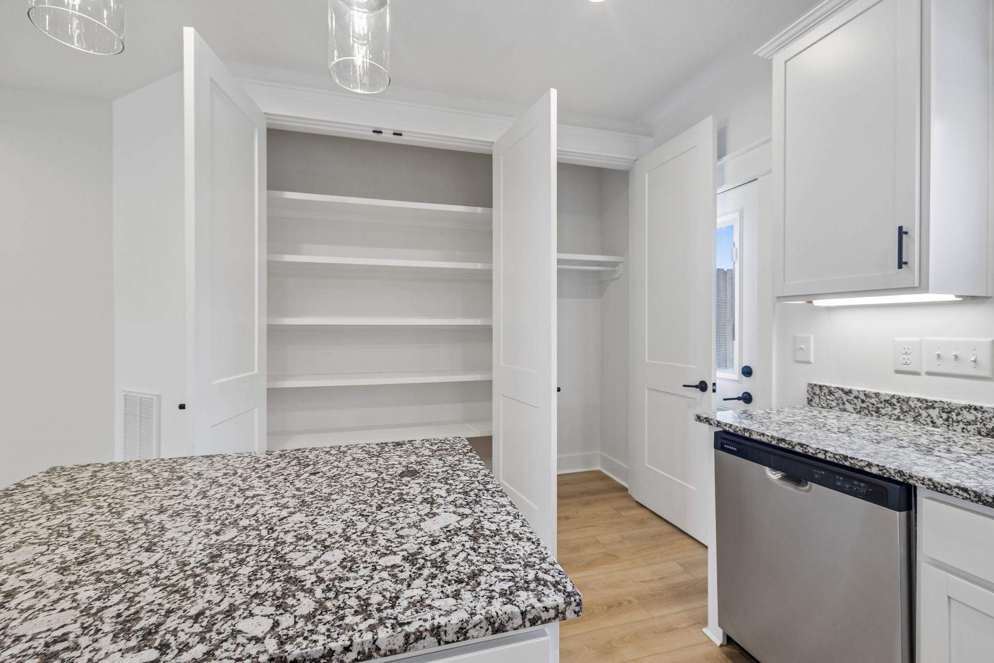 41 W High St Unit: D8