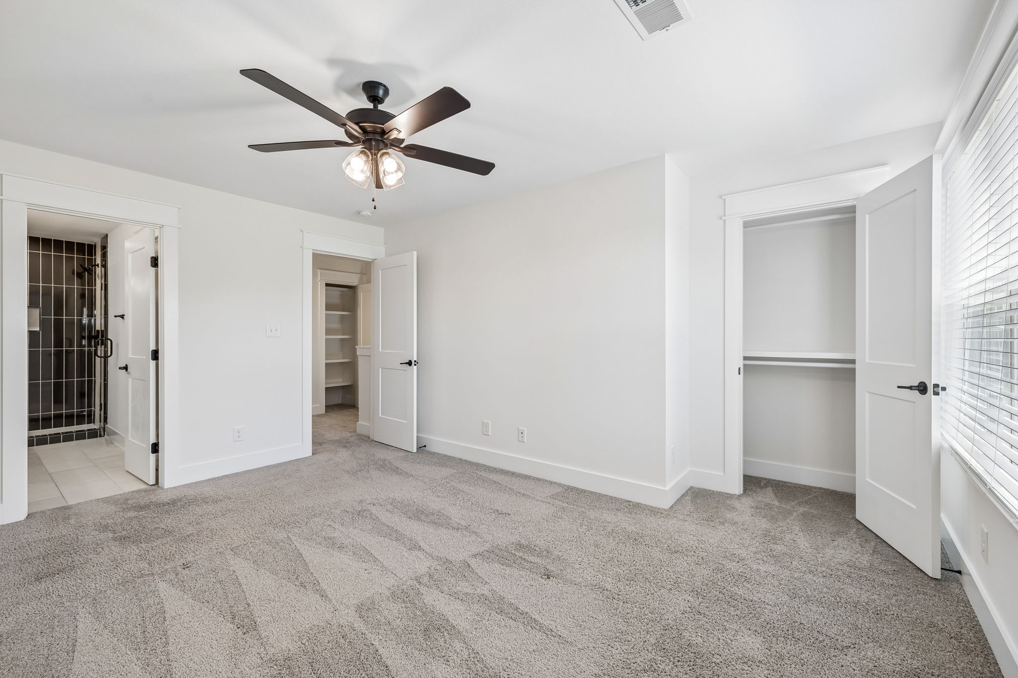 41 W High St Unit: D8