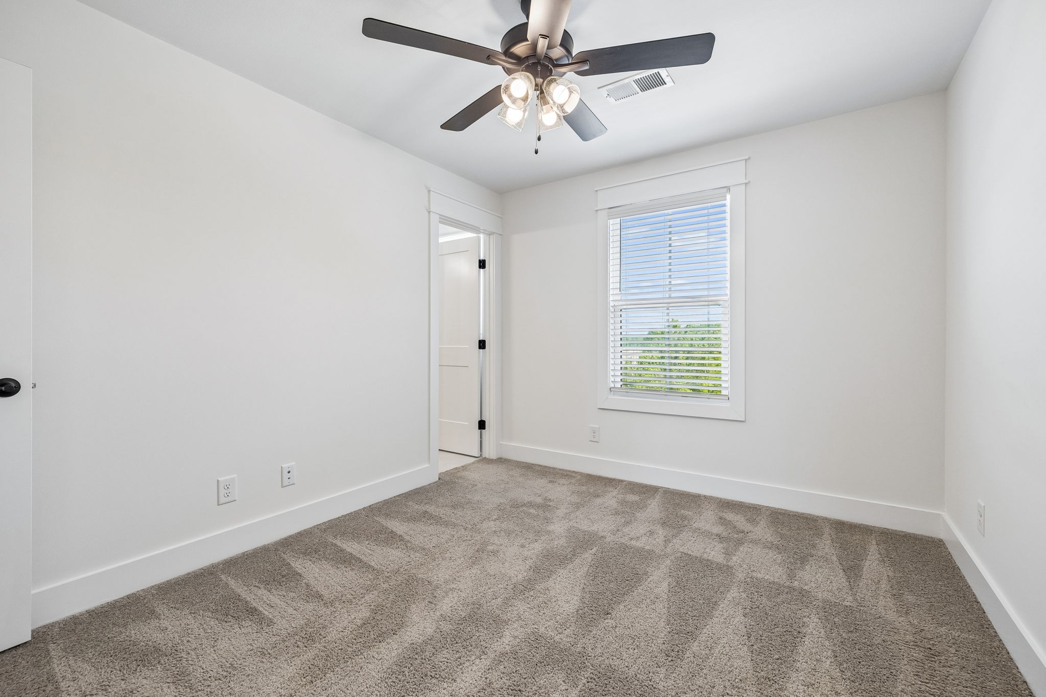 41 W High St Unit: D8