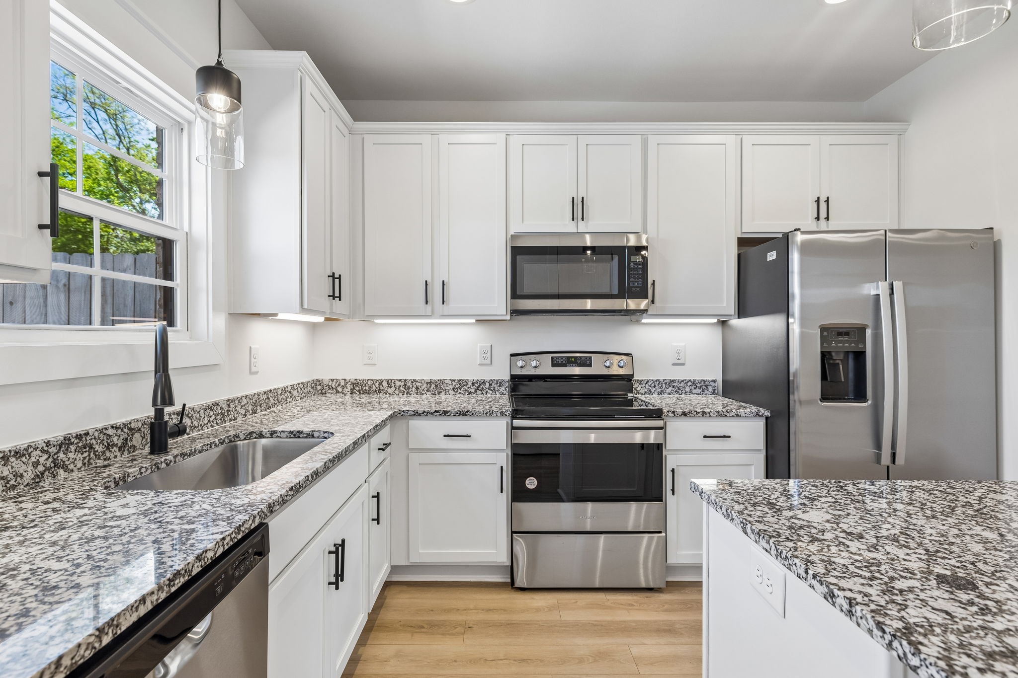 41 W High St Unit: D8