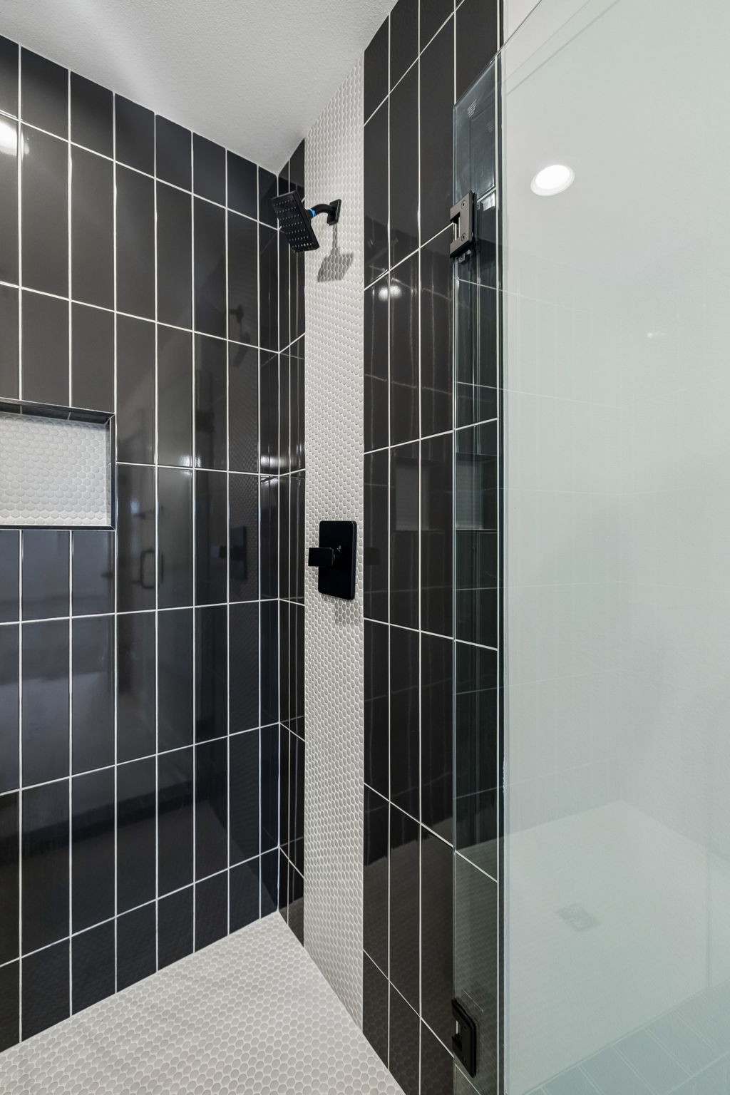 41 W High St Unit: D8