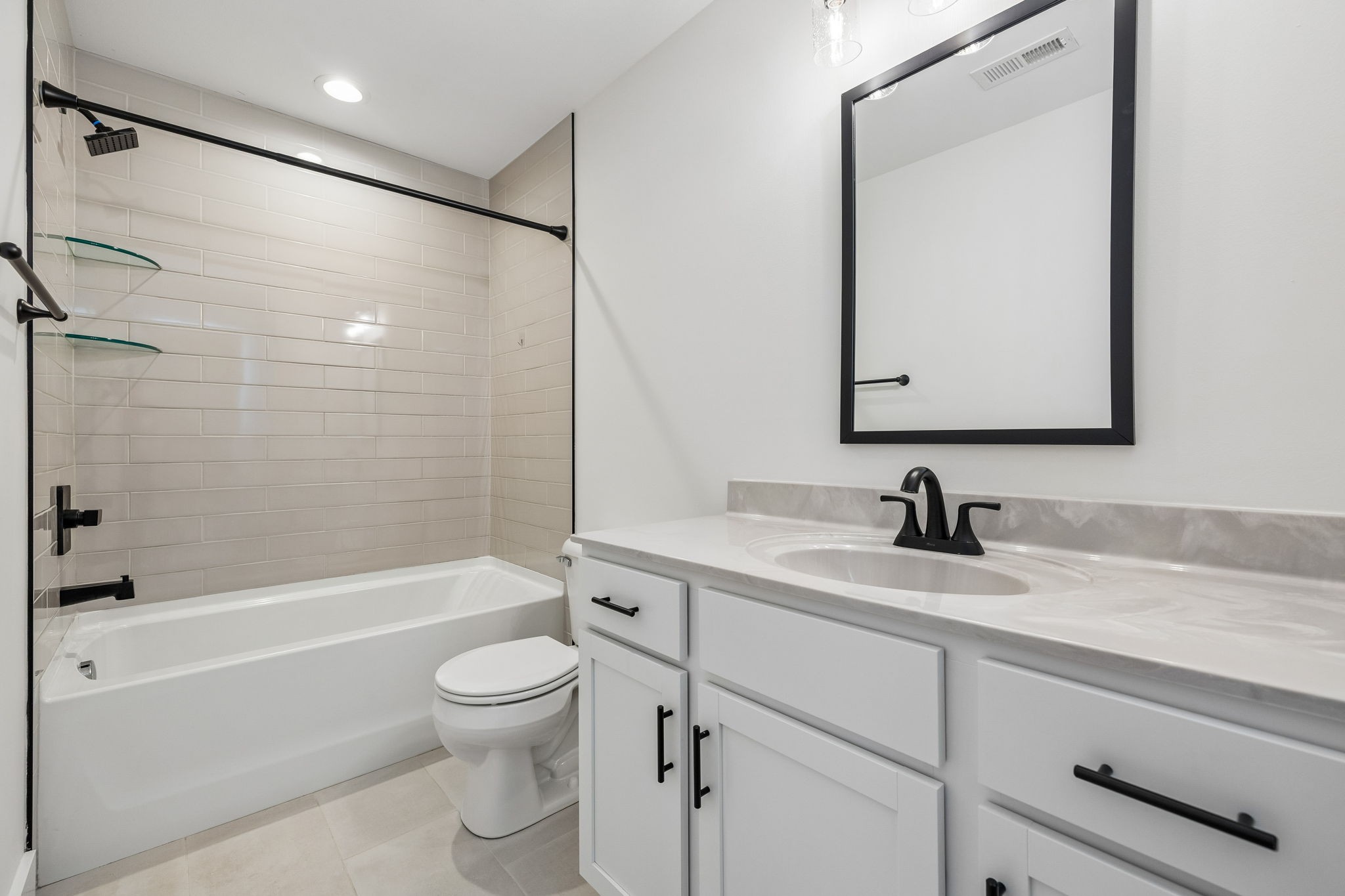 41 W High St Unit: D8