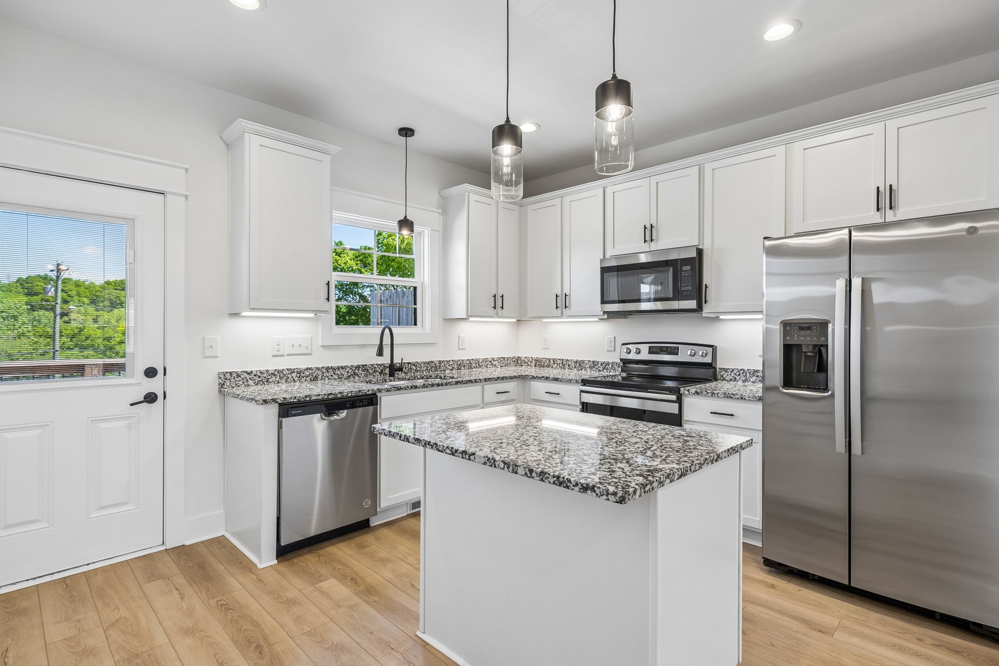 41 W High St Unit: D8