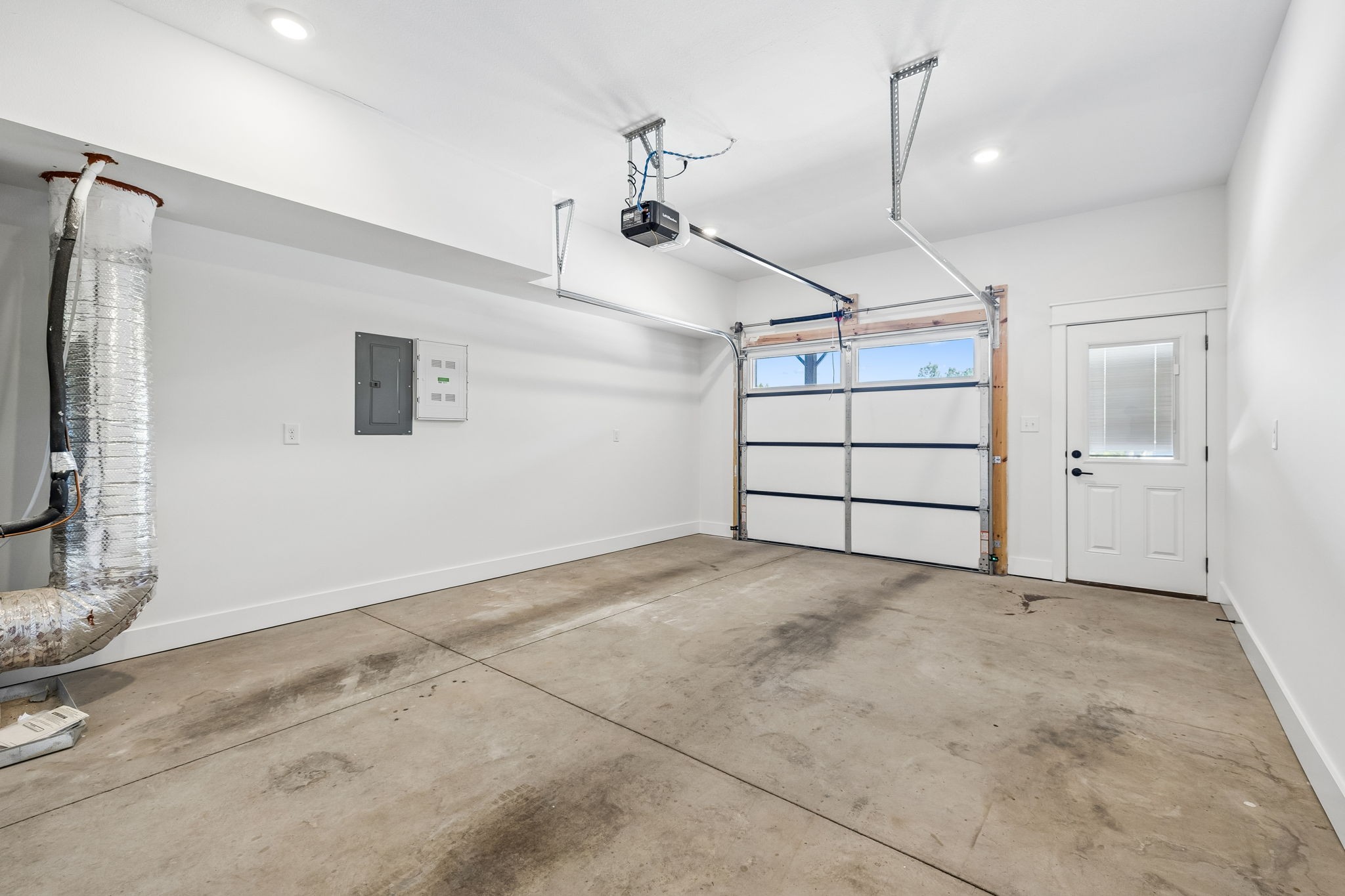 41 W High St Unit: D8