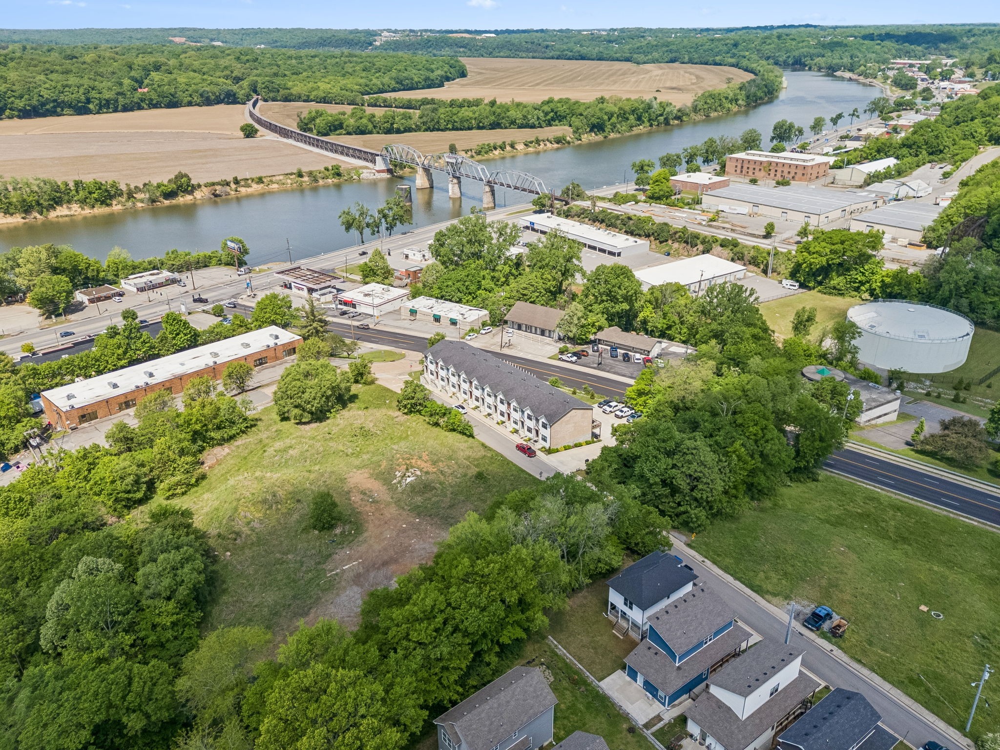 41 W High St Unit: D8