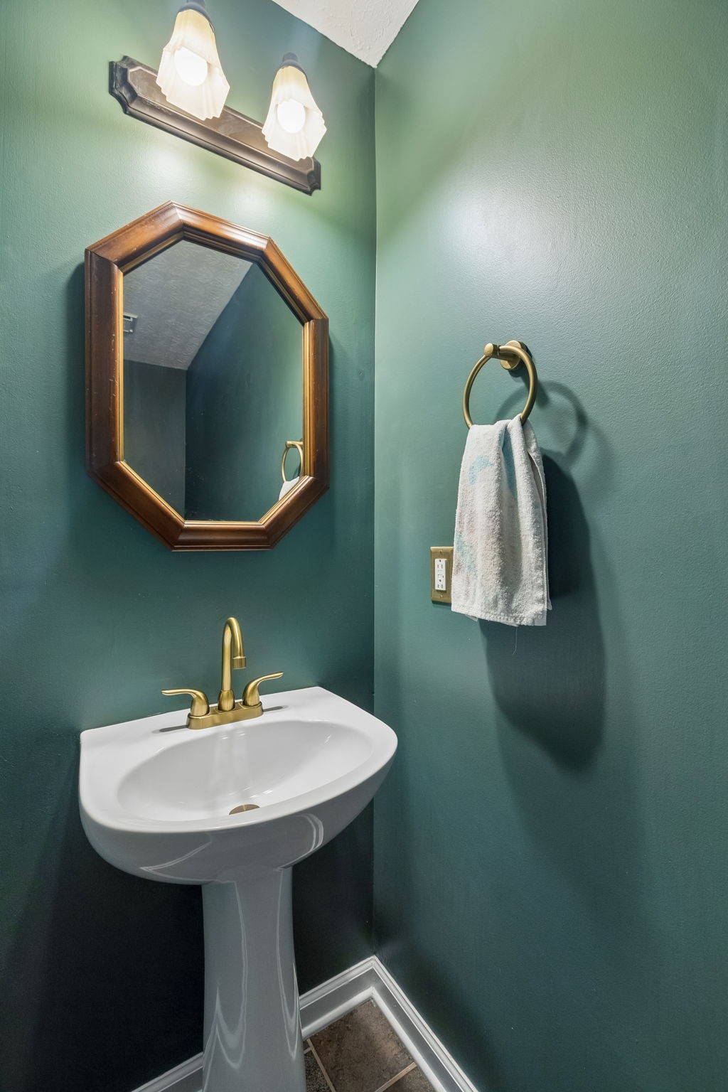 1913 Jackie Lorraine Dr