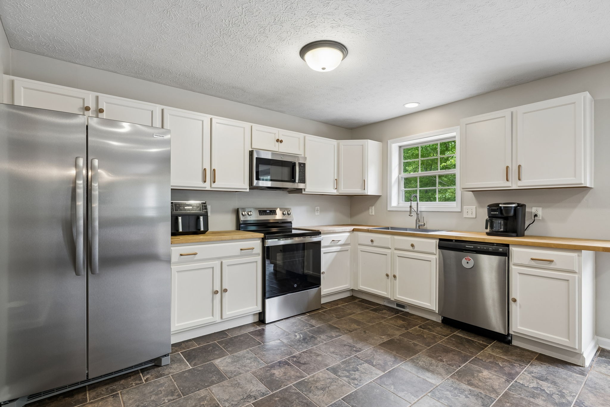 1913 Jackie Lorraine Dr