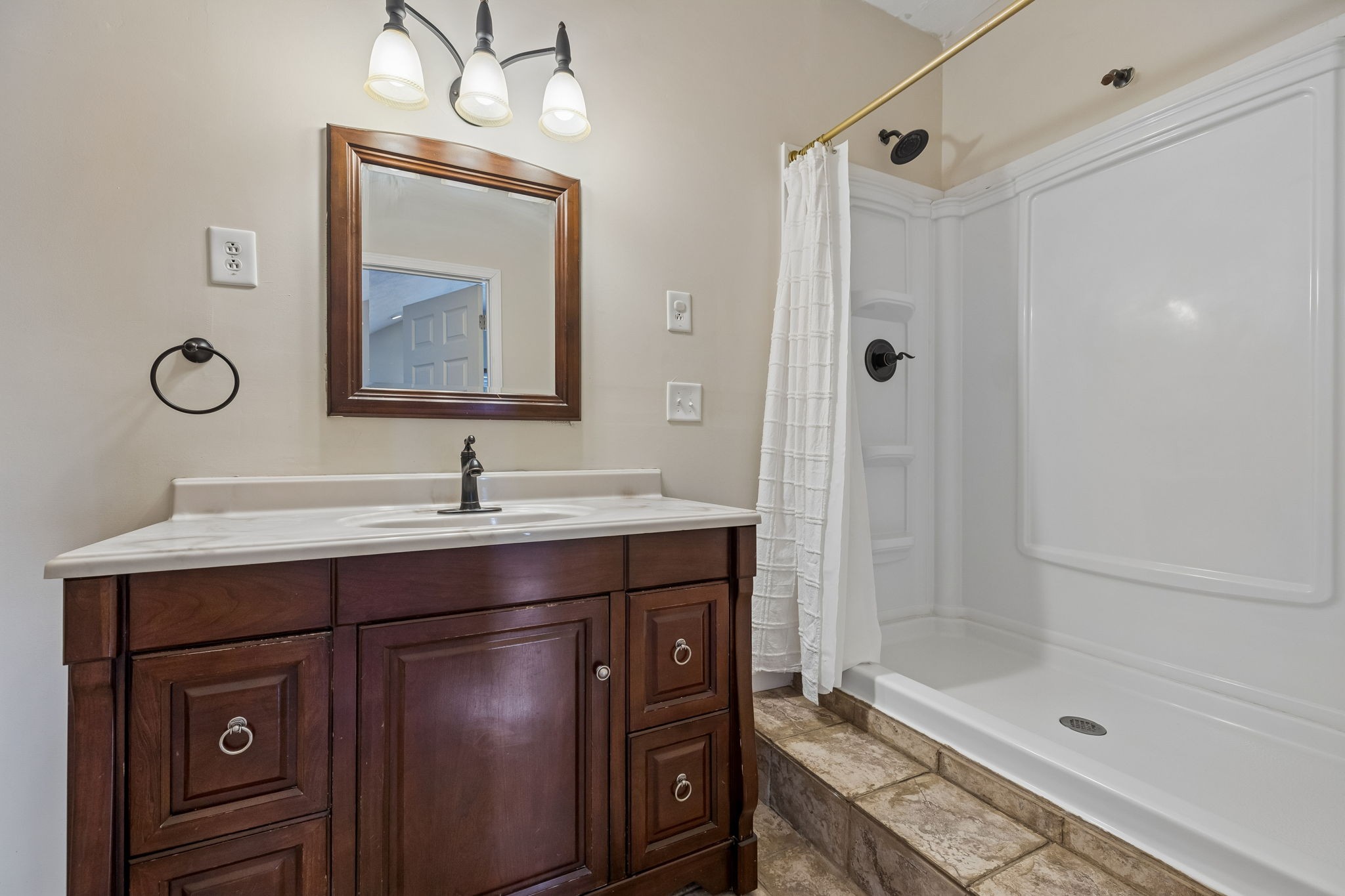 1913 Jackie Lorraine Dr