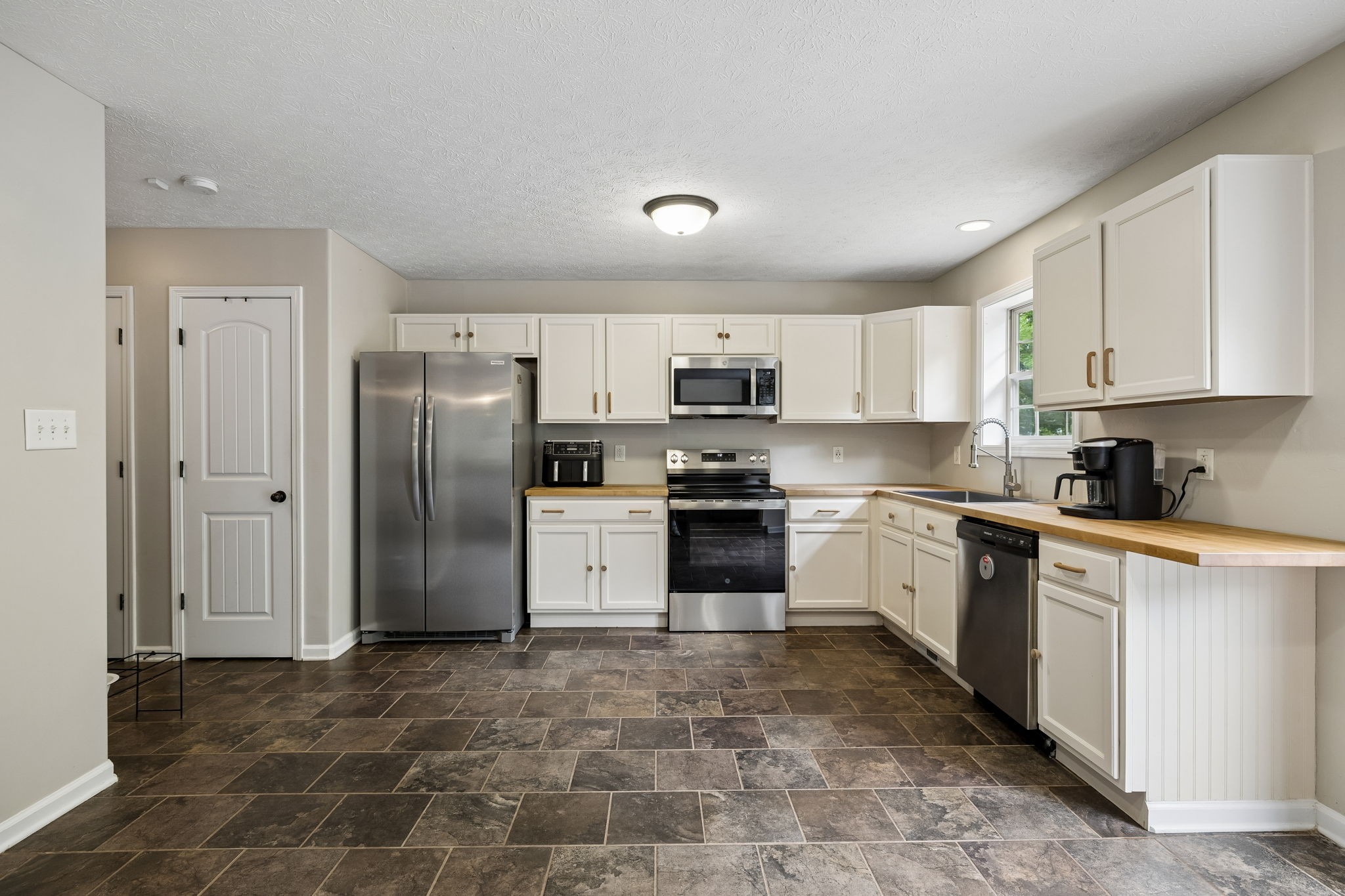 1913 Jackie Lorraine Dr