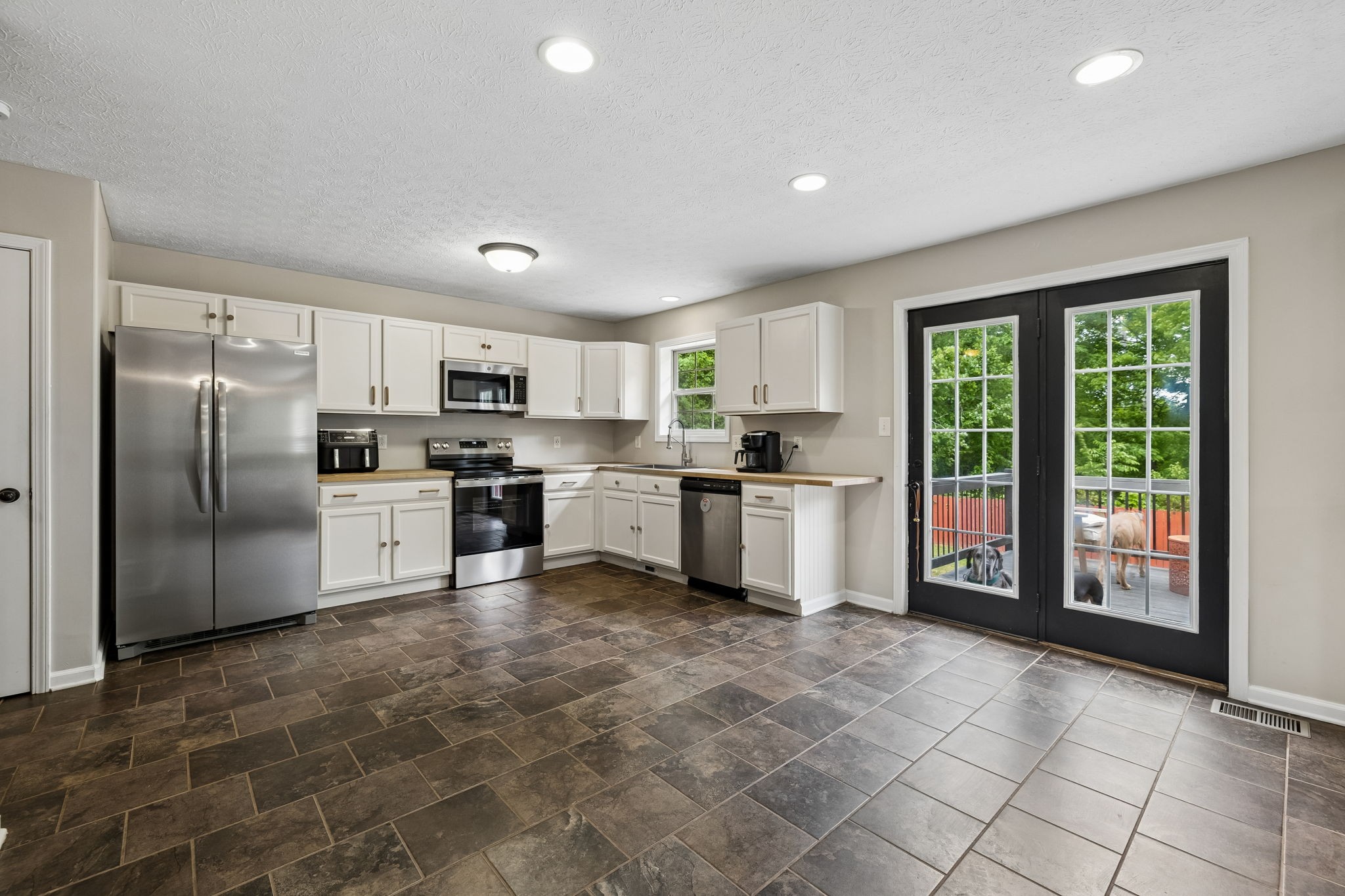 1913 Jackie Lorraine Dr