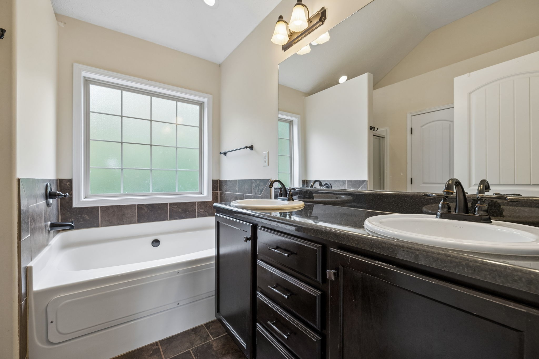 1913 Jackie Lorraine Dr