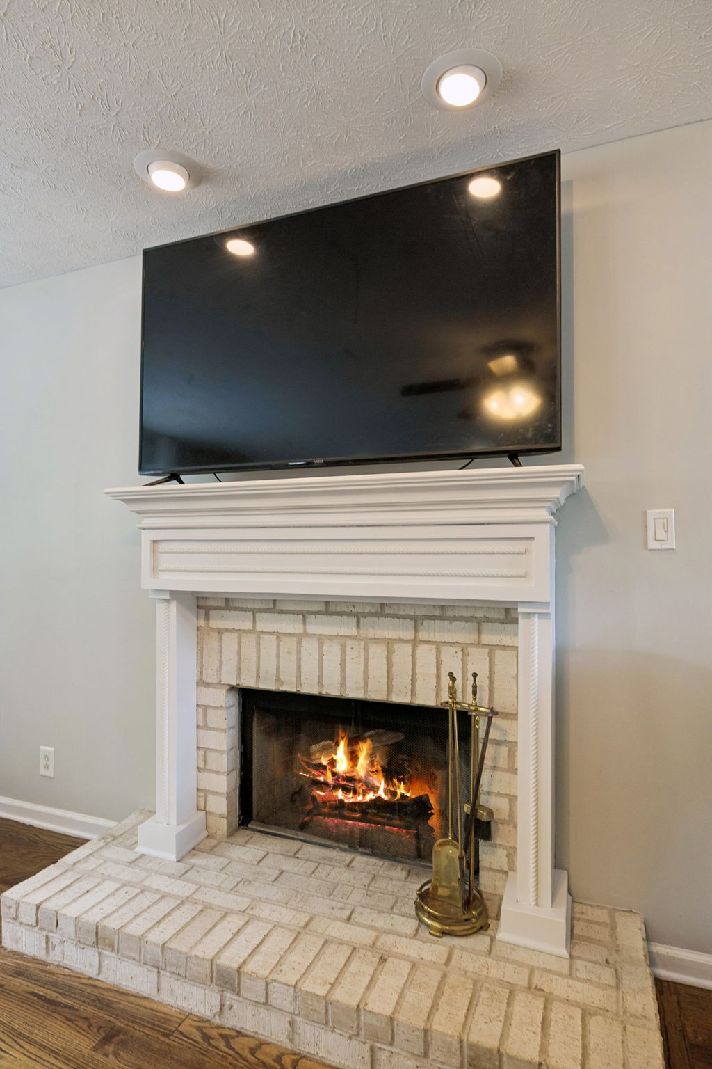 1913 Jackie Lorraine Dr