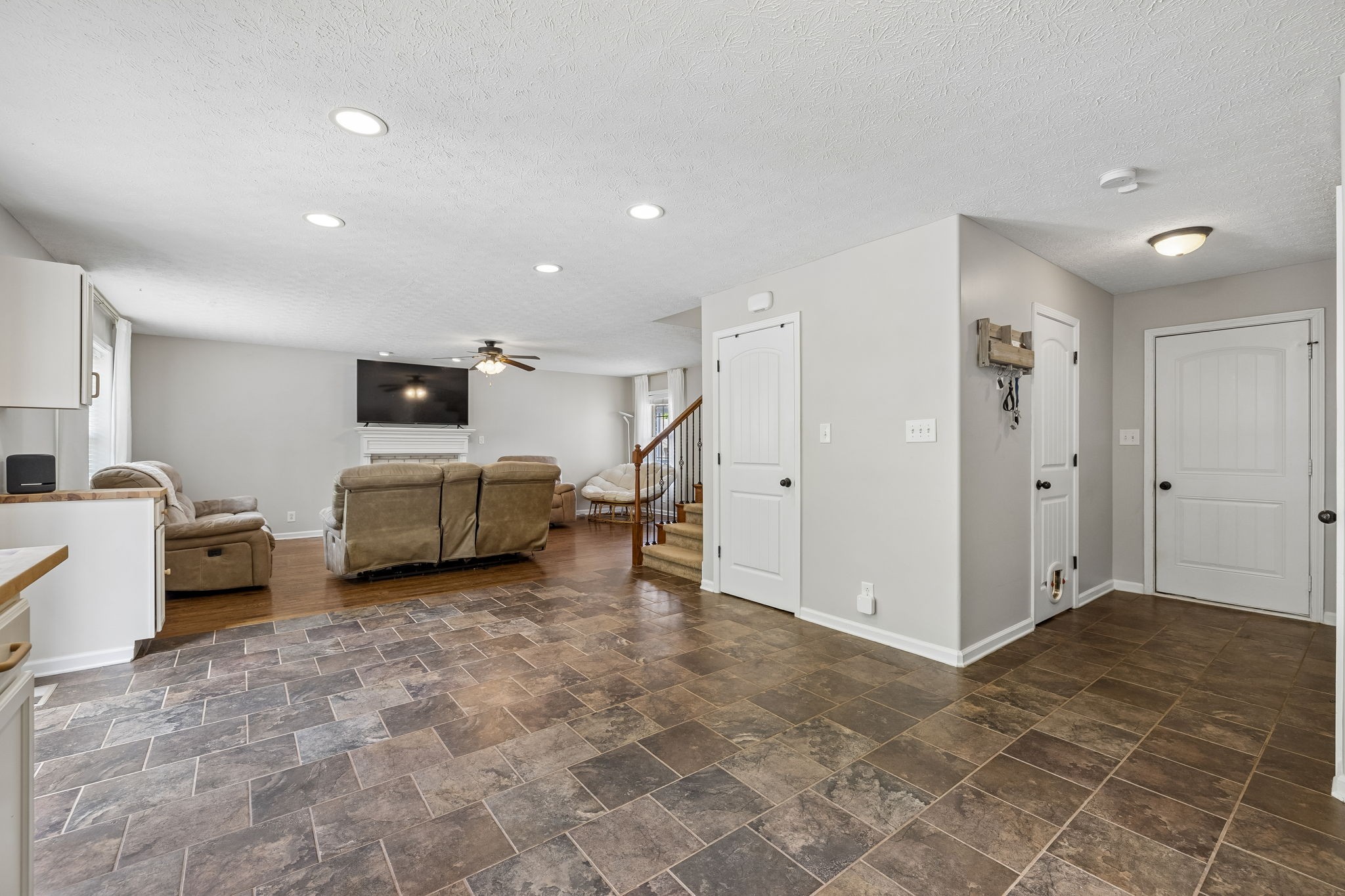 1913 Jackie Lorraine Dr