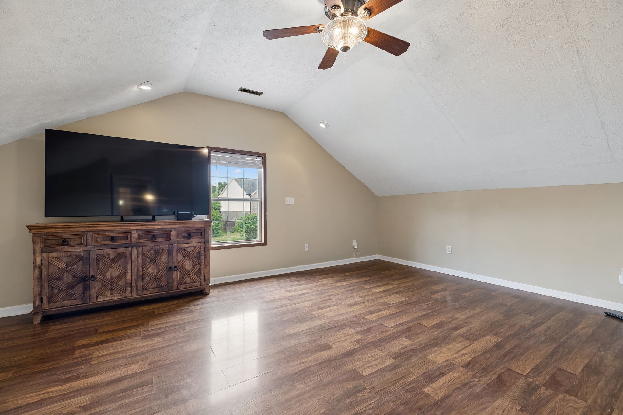 1913 Jackie Lorraine Dr