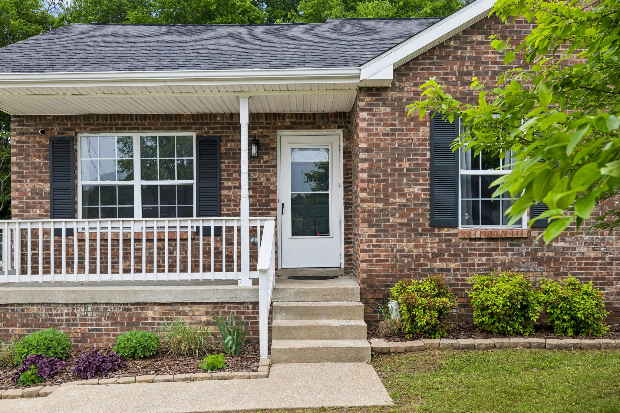270 Moncrest Dr