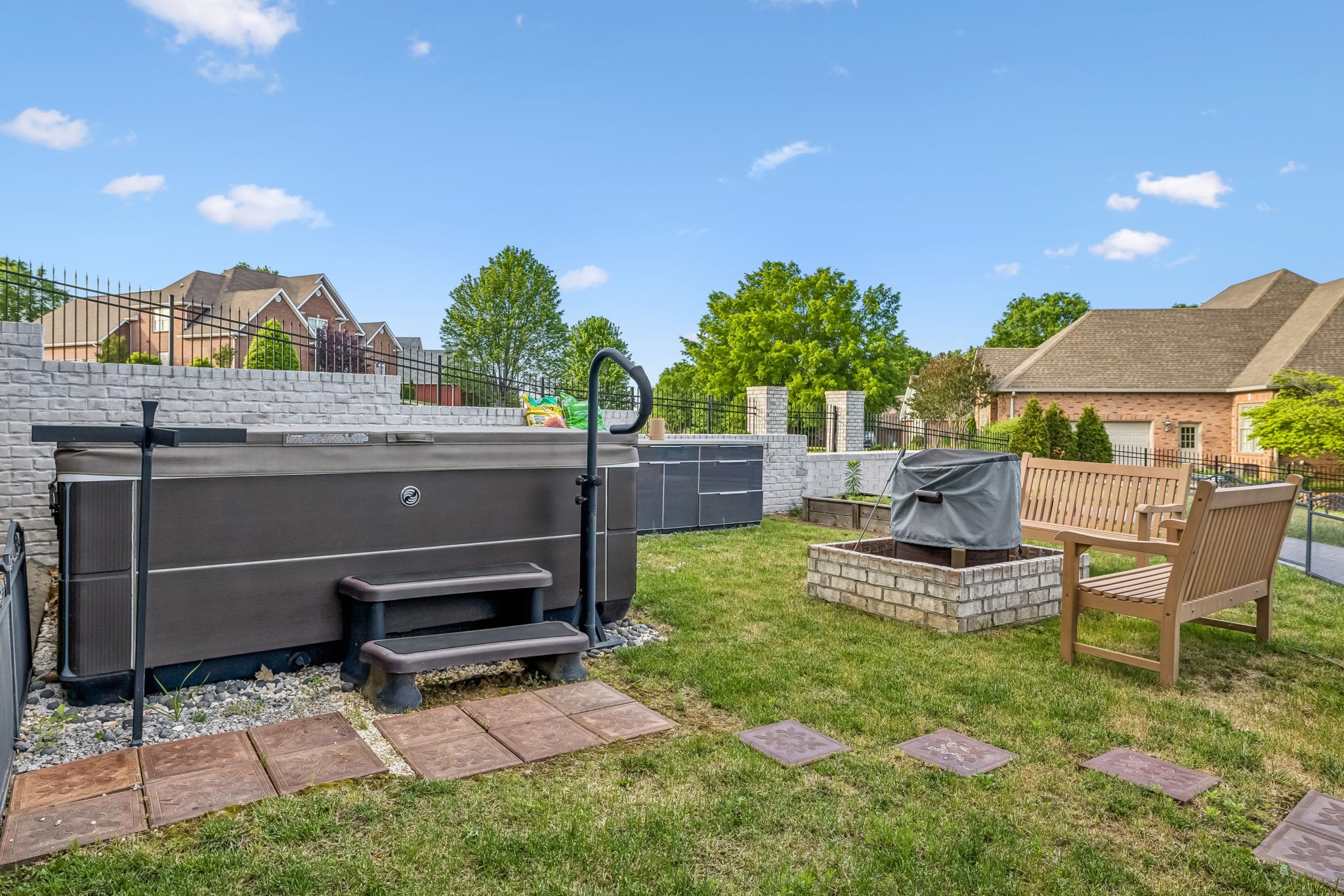 2957 Gatewood Ln