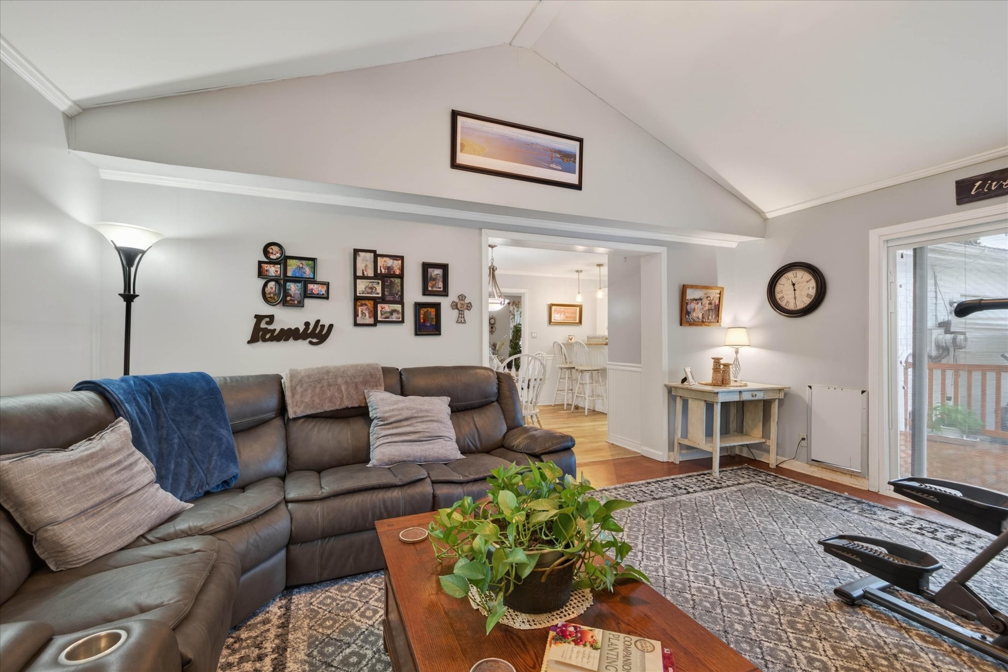 1814 Old Trenton Rd