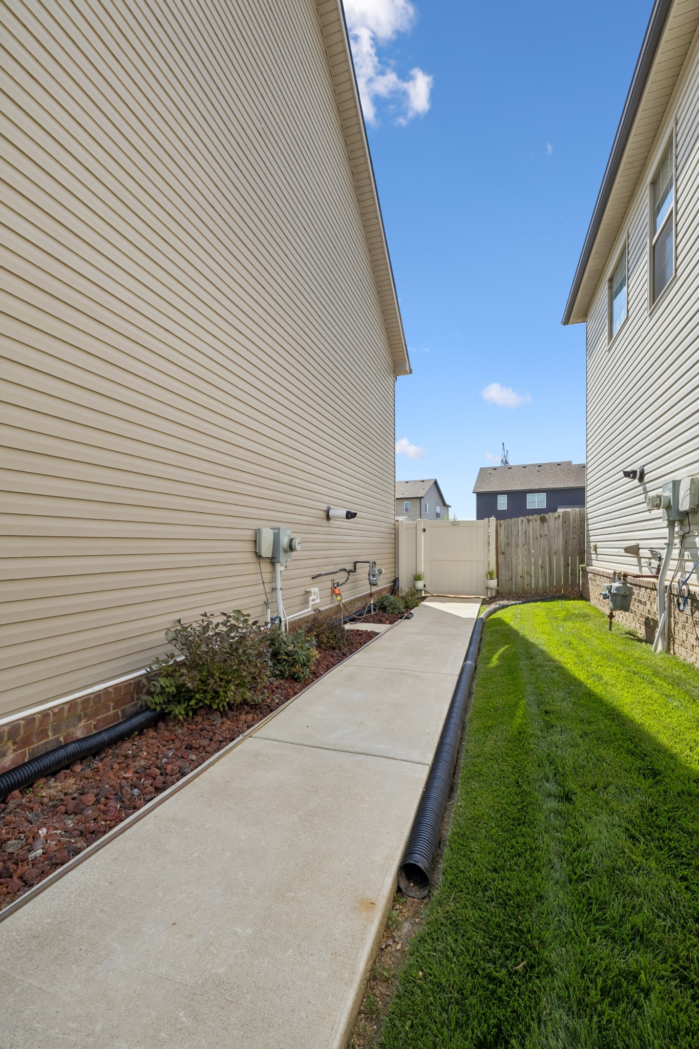 920 Tanager Ct
