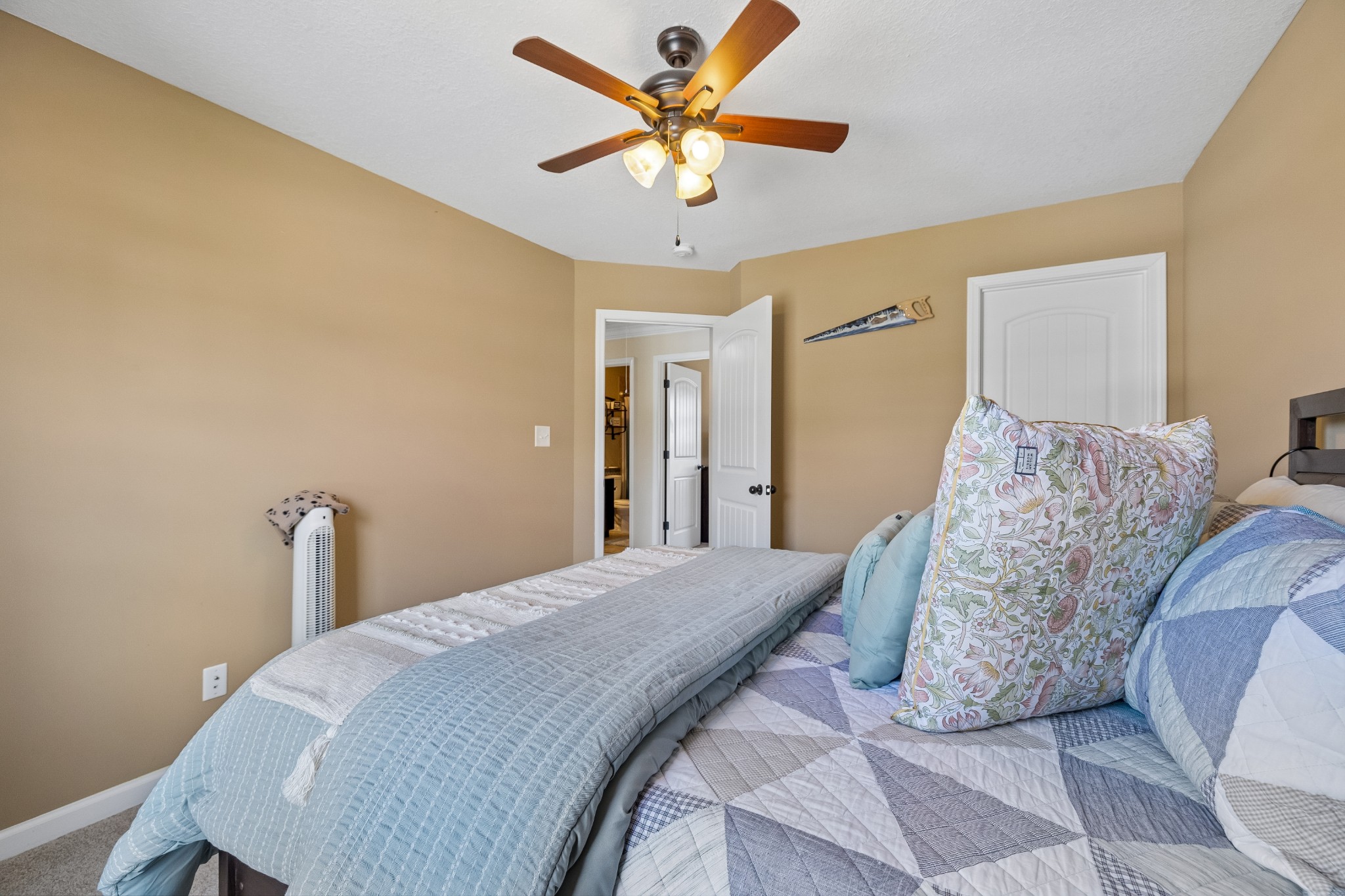 920 Tanager Ct