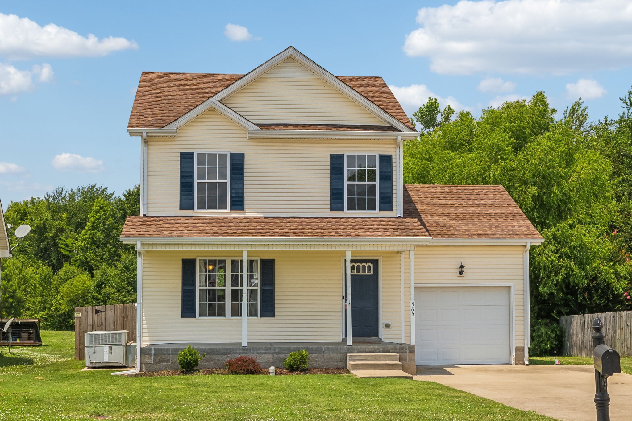 565 Oakmont Dr