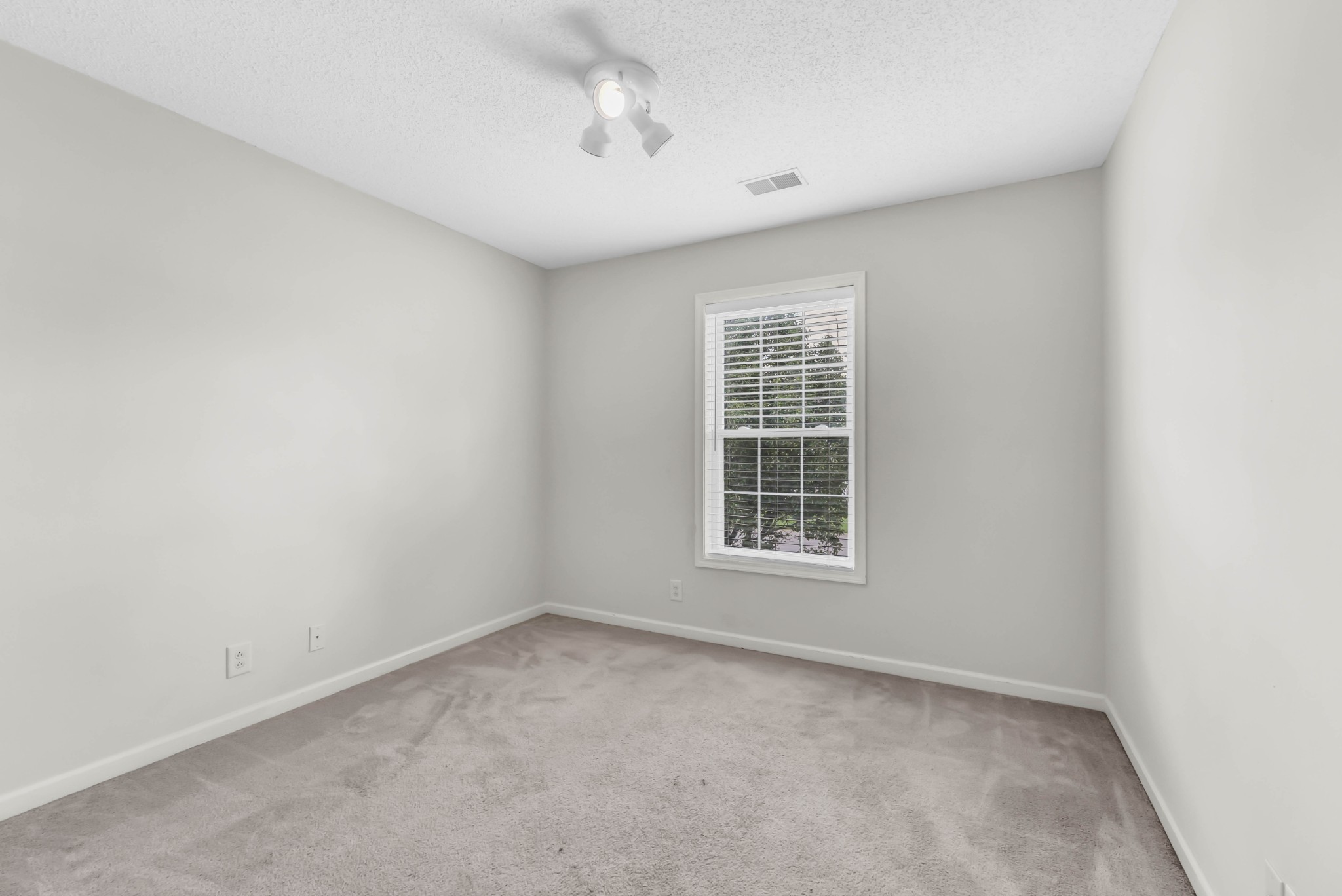 1445 Buchanon Dr