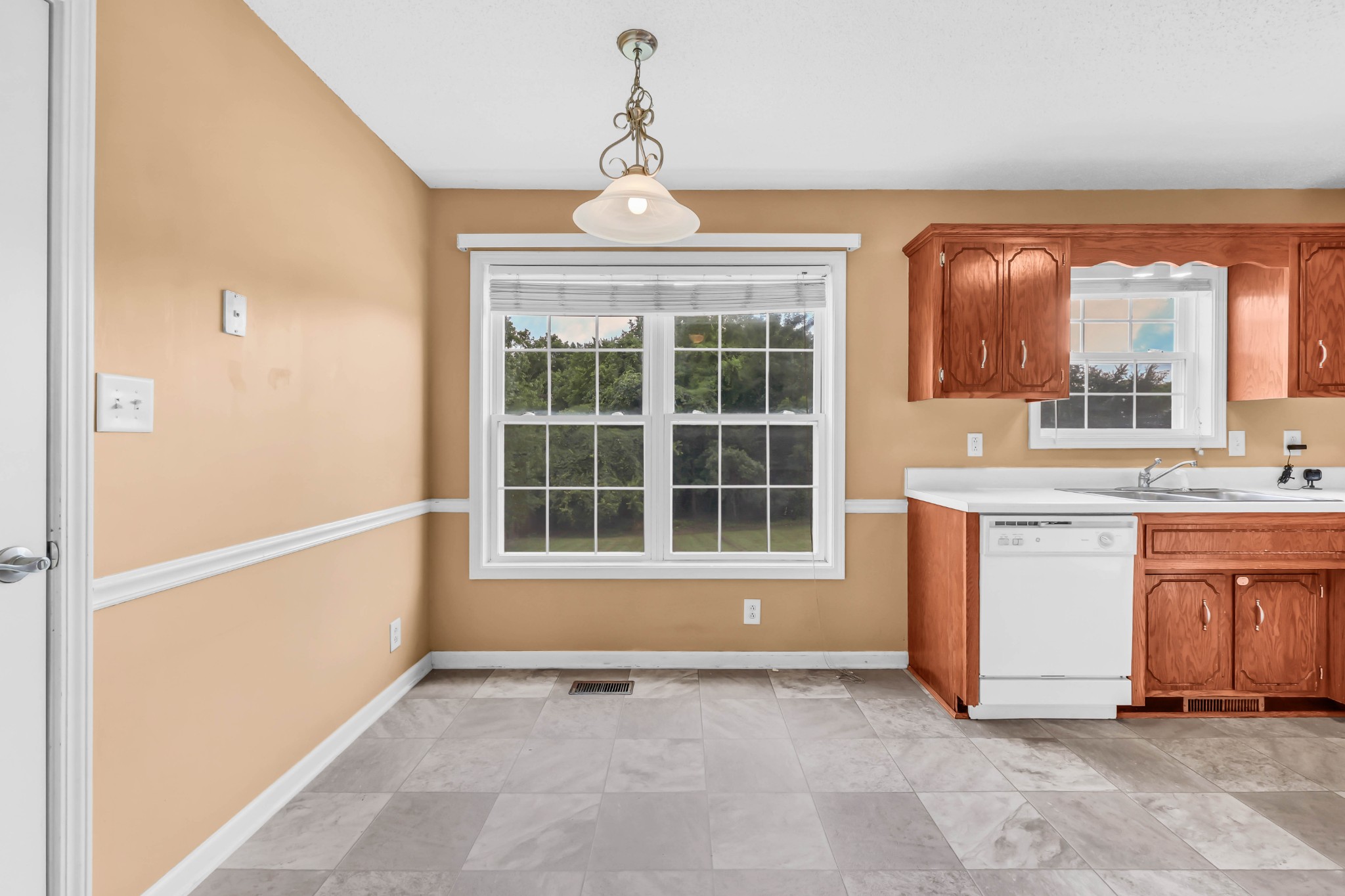1445 Buchanon Dr