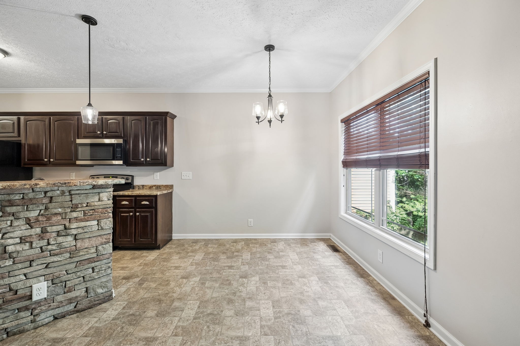 634 Hidden Valley Dr